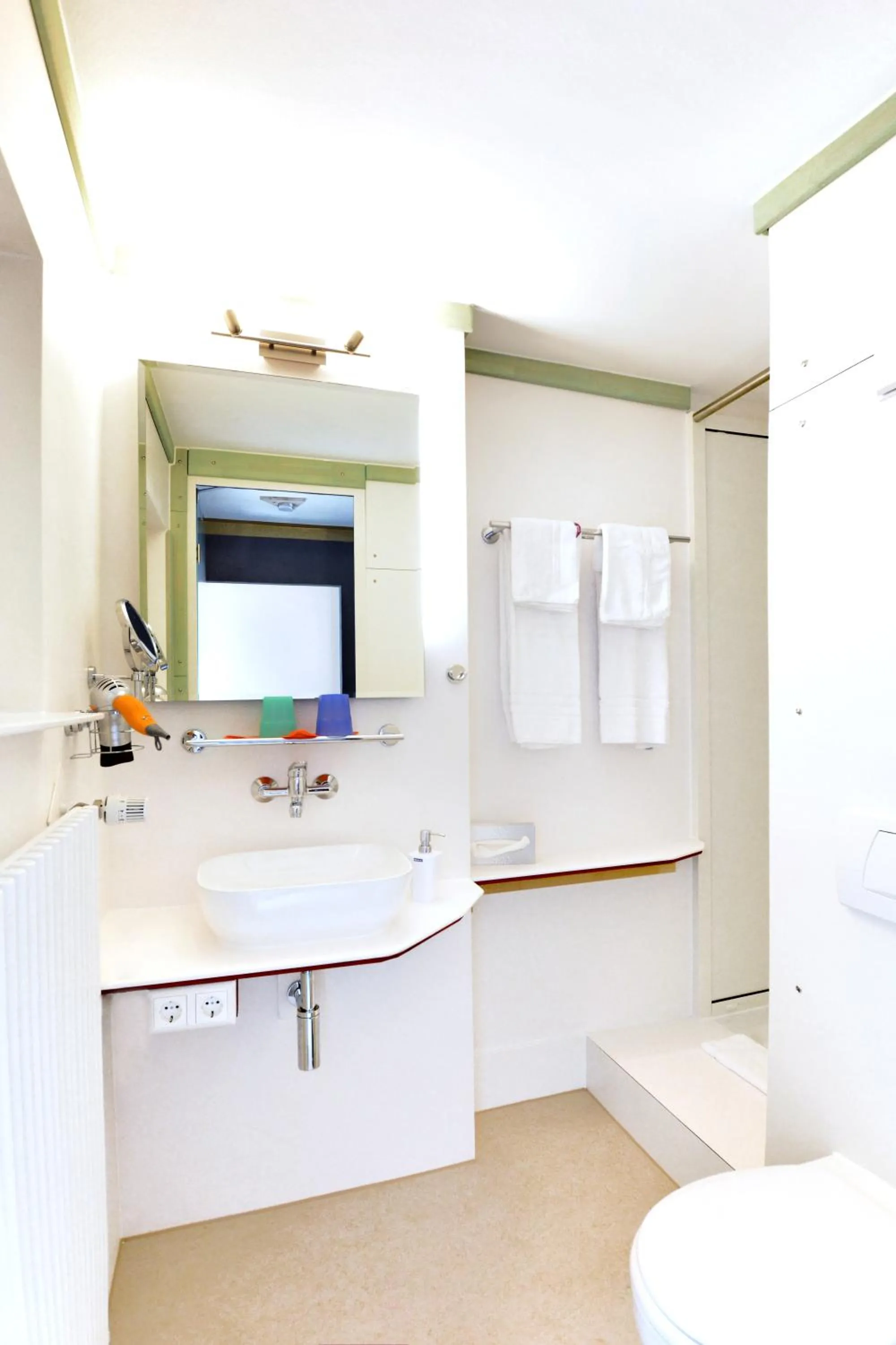 Bathroom in Abalon Hotel ideal