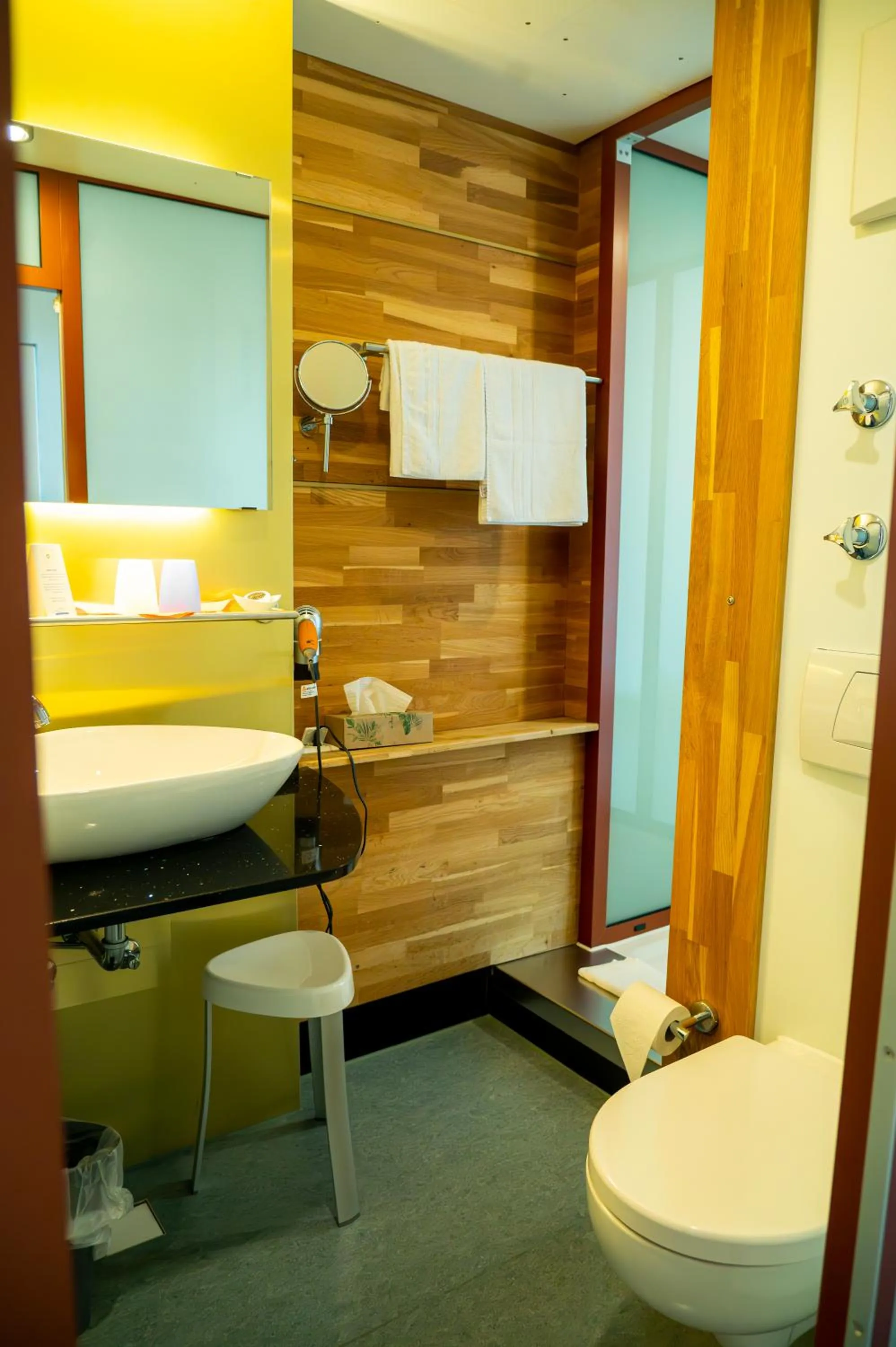 Shower in Abalon Hotel ideal