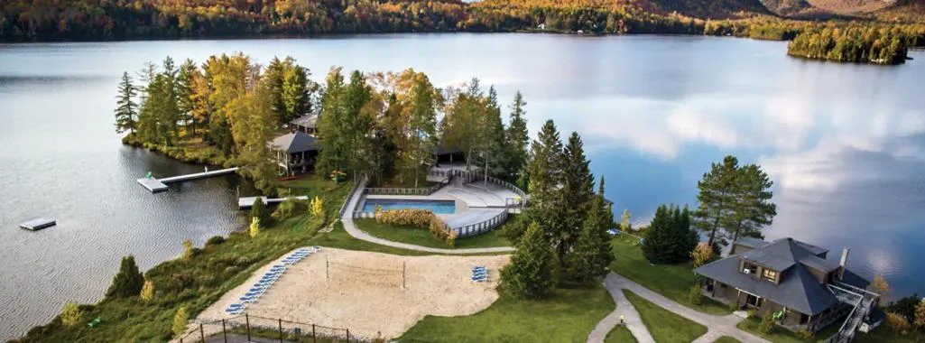 Lake view in 4-Bedroom Chalet Fraternite in Lac-Superieur Tremblant
