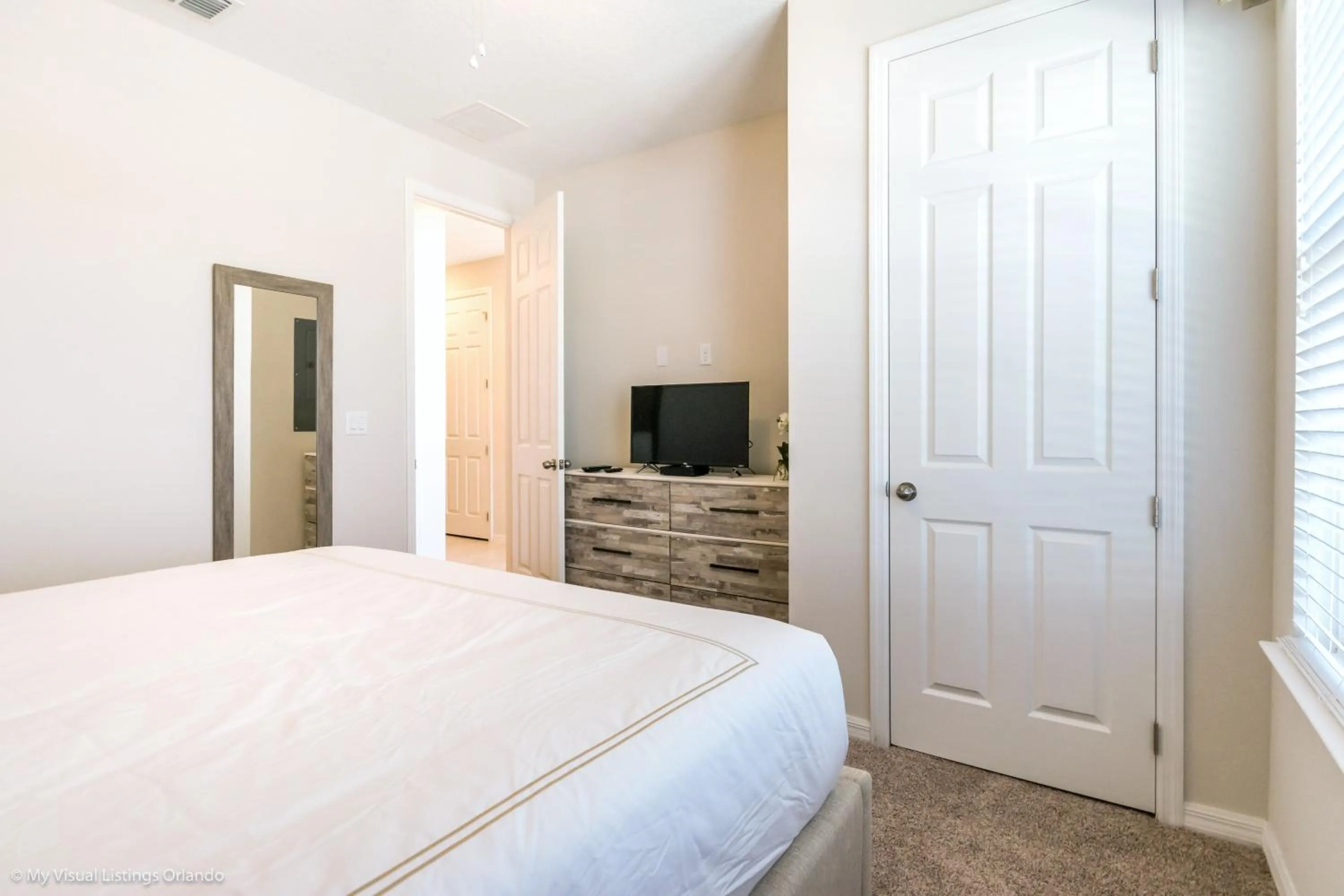 Bed in Beautiful Townhome wPool &FREE Resort Access