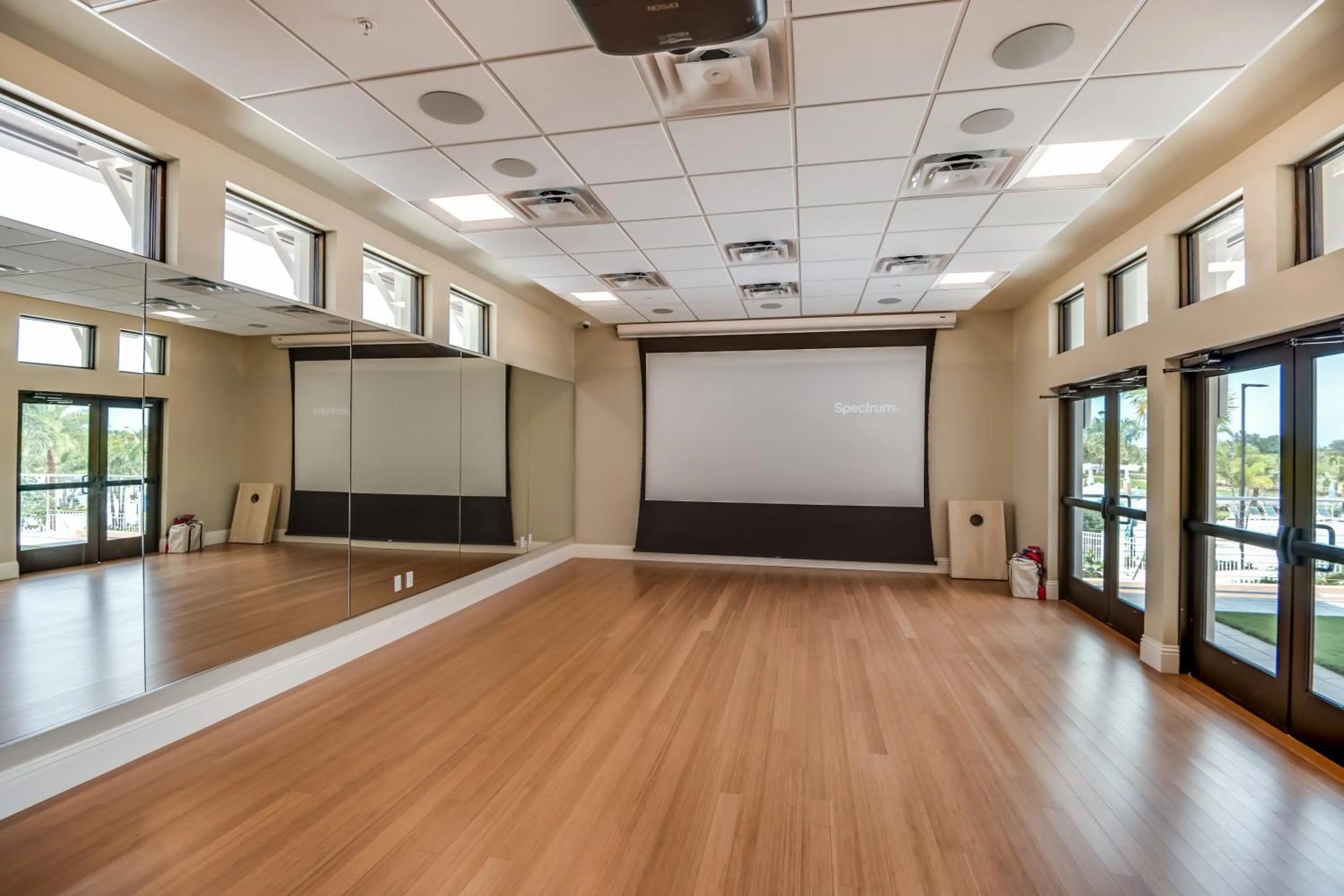 Beautiful Townhome wPool &FREE Resort Access