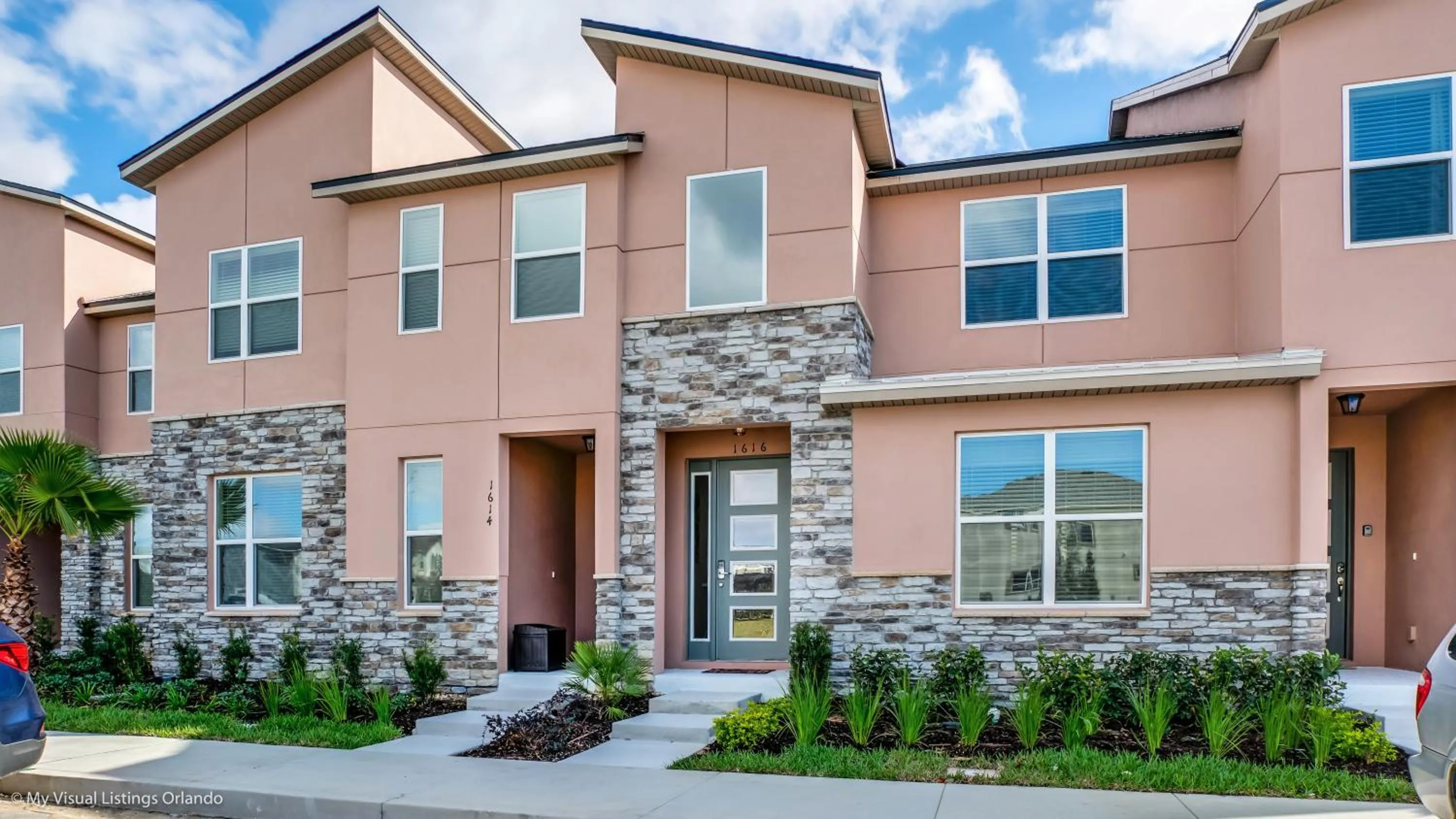 Beautiful Furnished Townhome w Private Pool