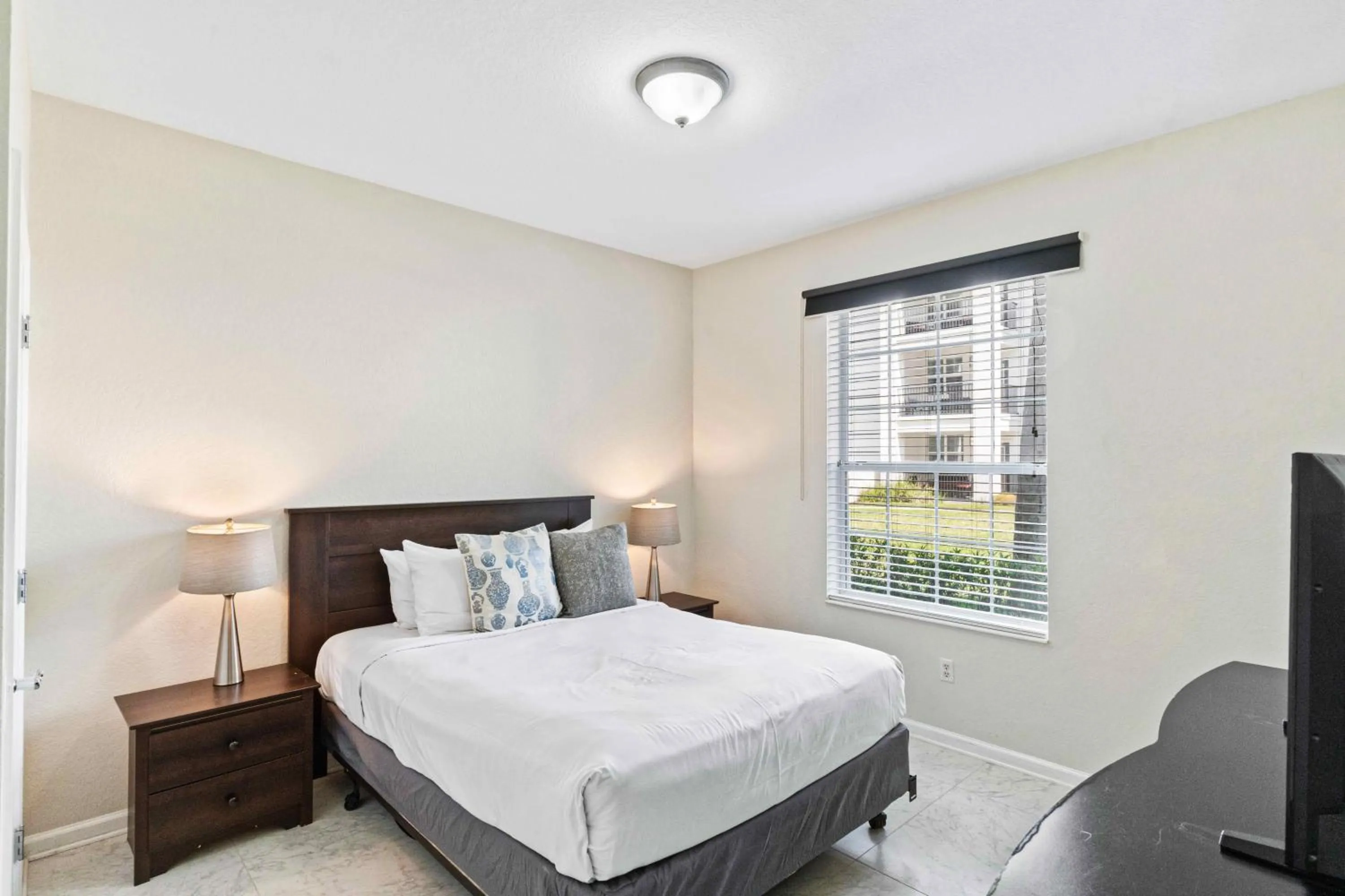 Bed in First floor Vista Cay Condo wFREE Resort Access