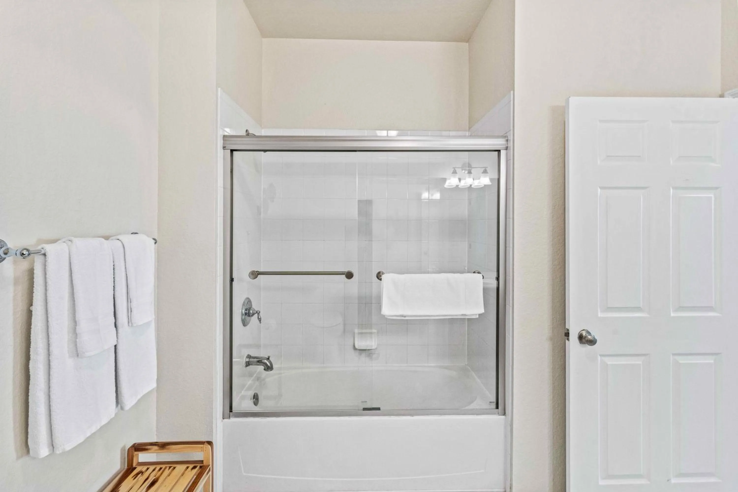 First floor Vista Cay Condo wFREE Resort Access