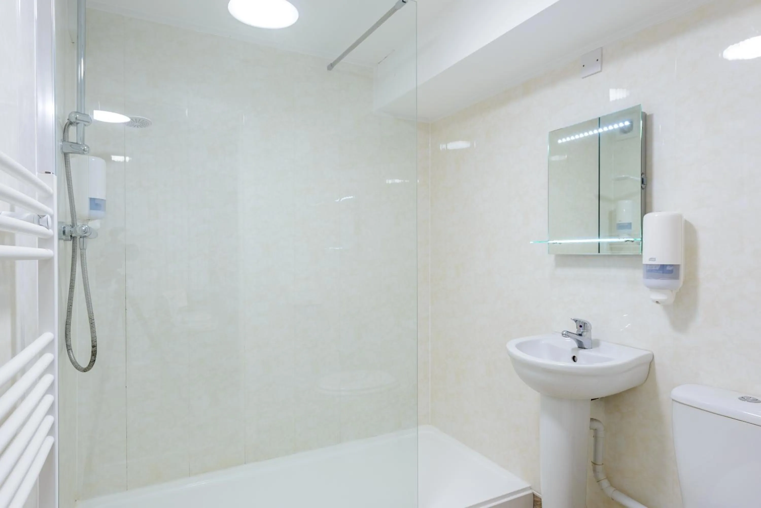 Shower in Hotel Santa Maria - formerly Daishs Blackpool