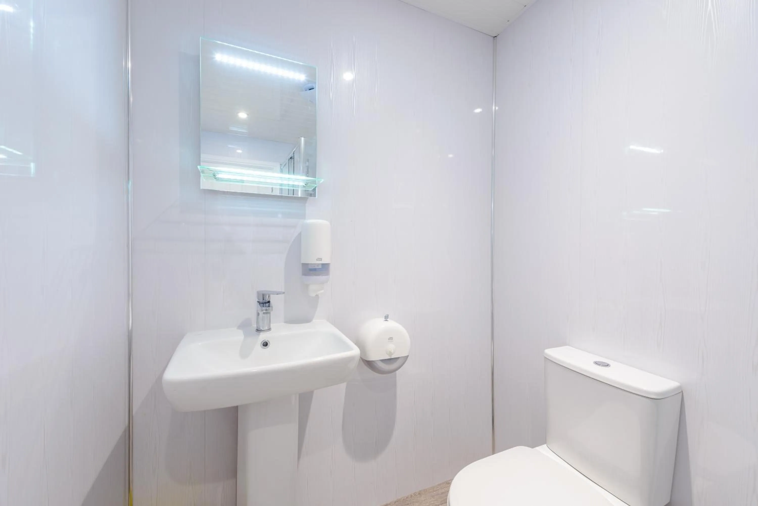 Toilet in Hotel Santa Maria - formerly Daishs Blackpool