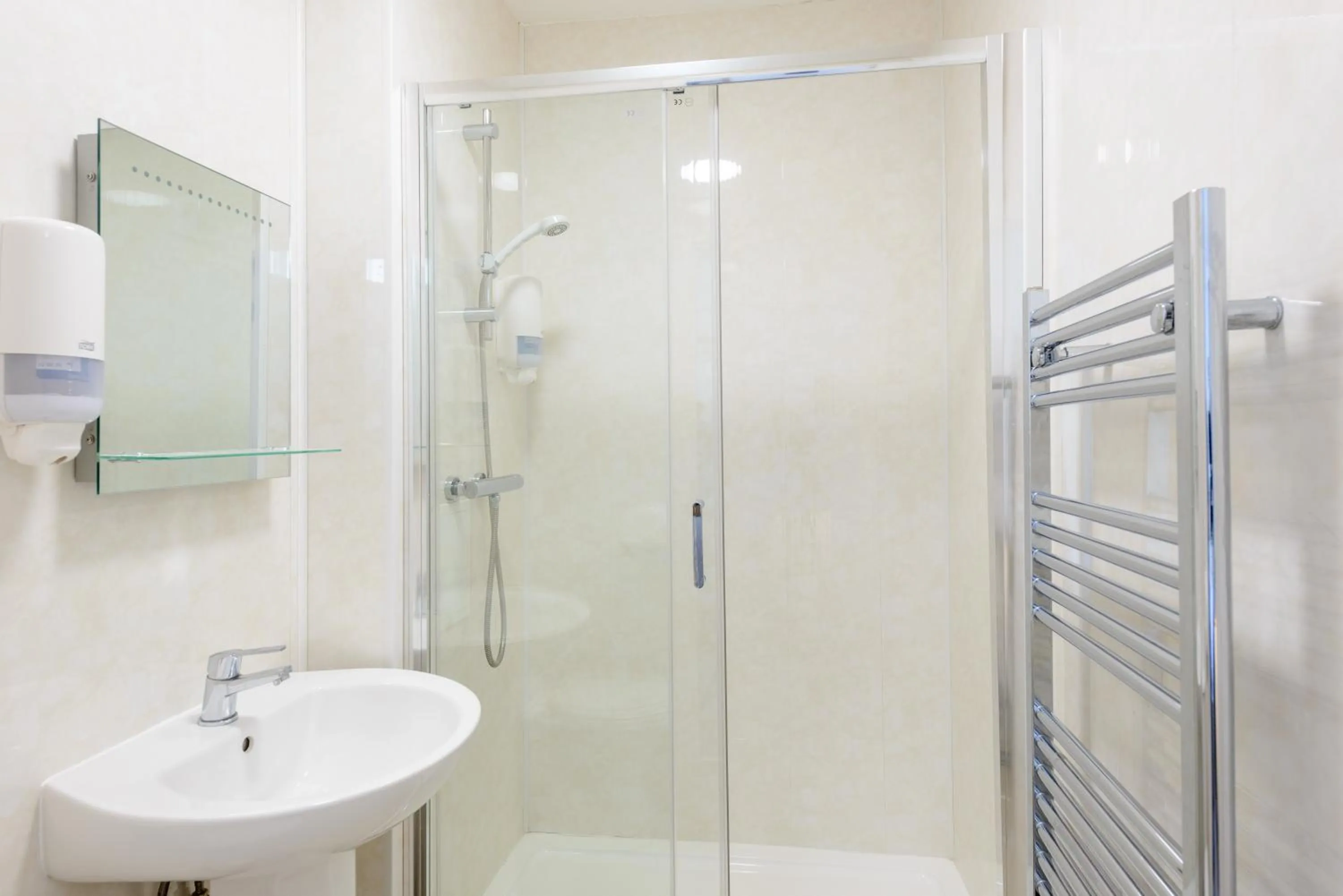 Shower in Hotel Santa Maria - formerly Daishs Blackpool