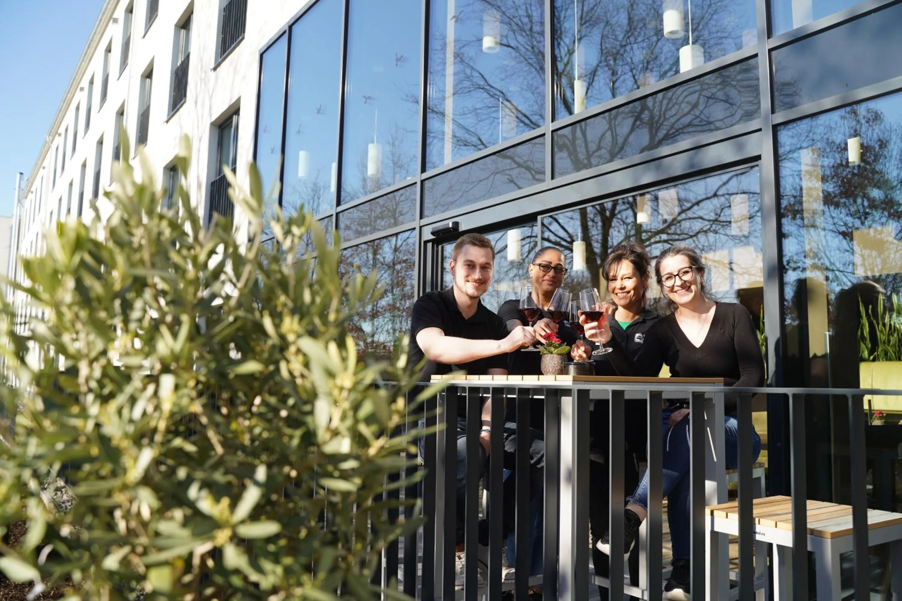 People in Platzhirsch Living