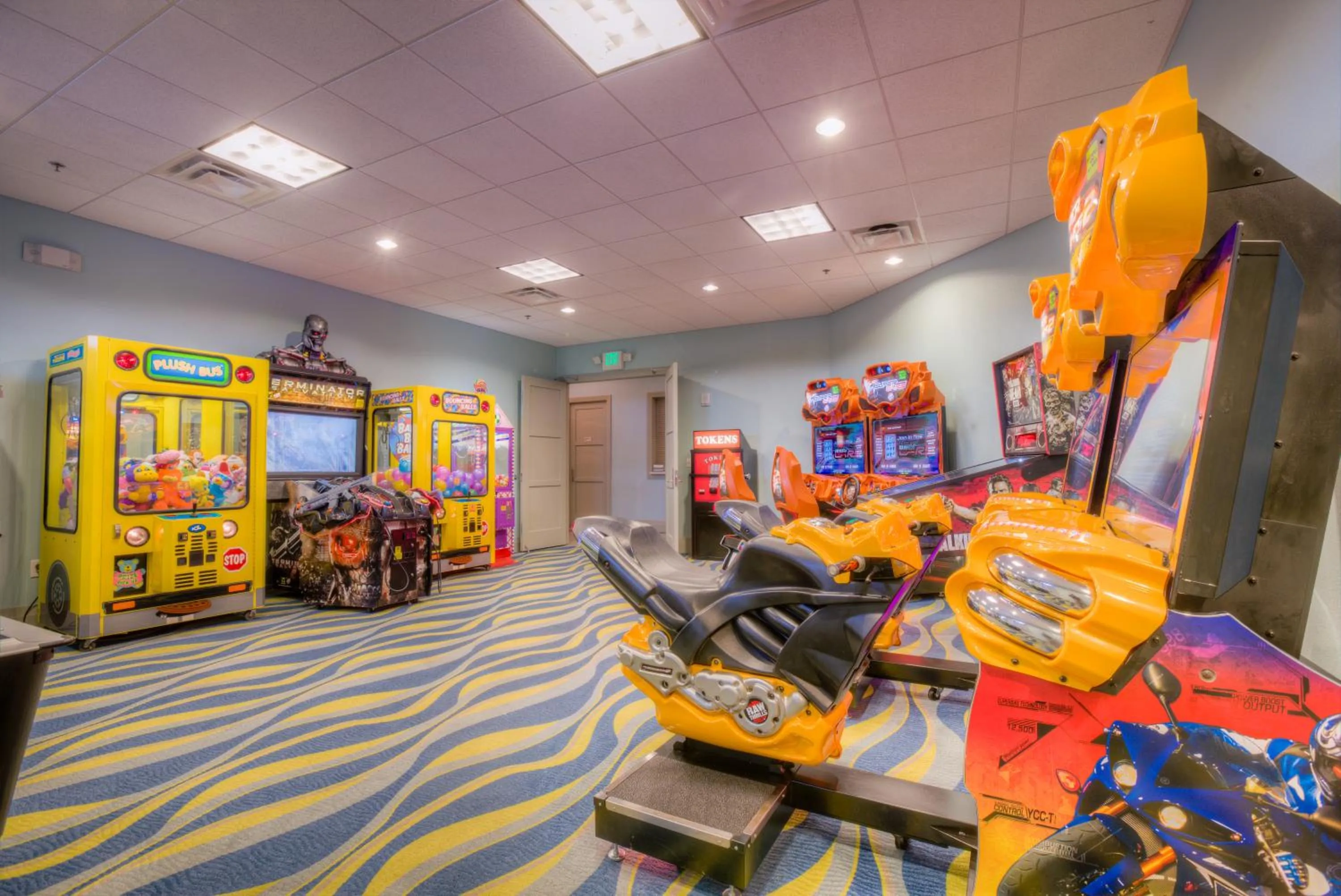 Contemporary Home w Private Pool& Spa