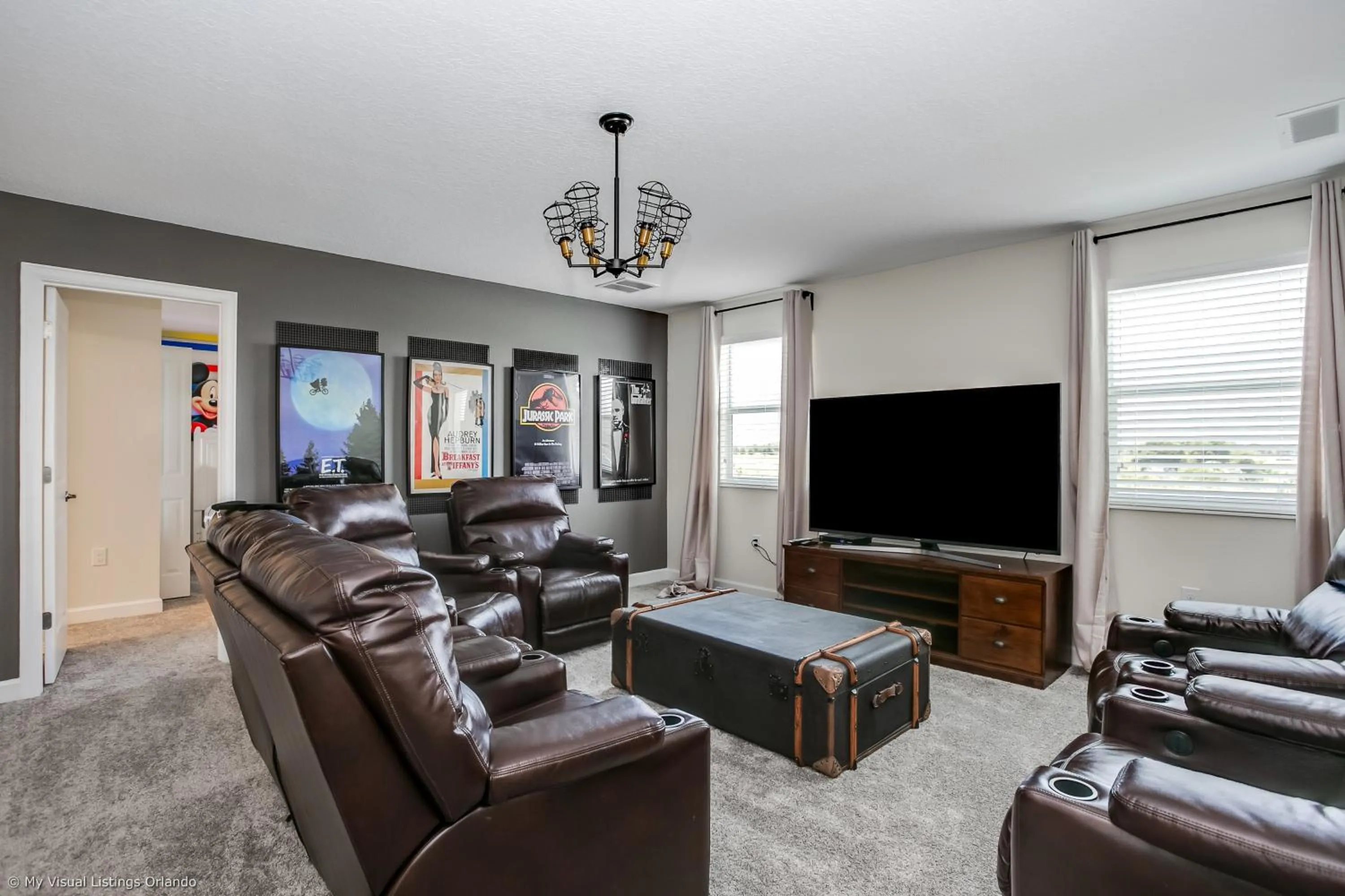 Contemporary Home w Private Pool& Spa