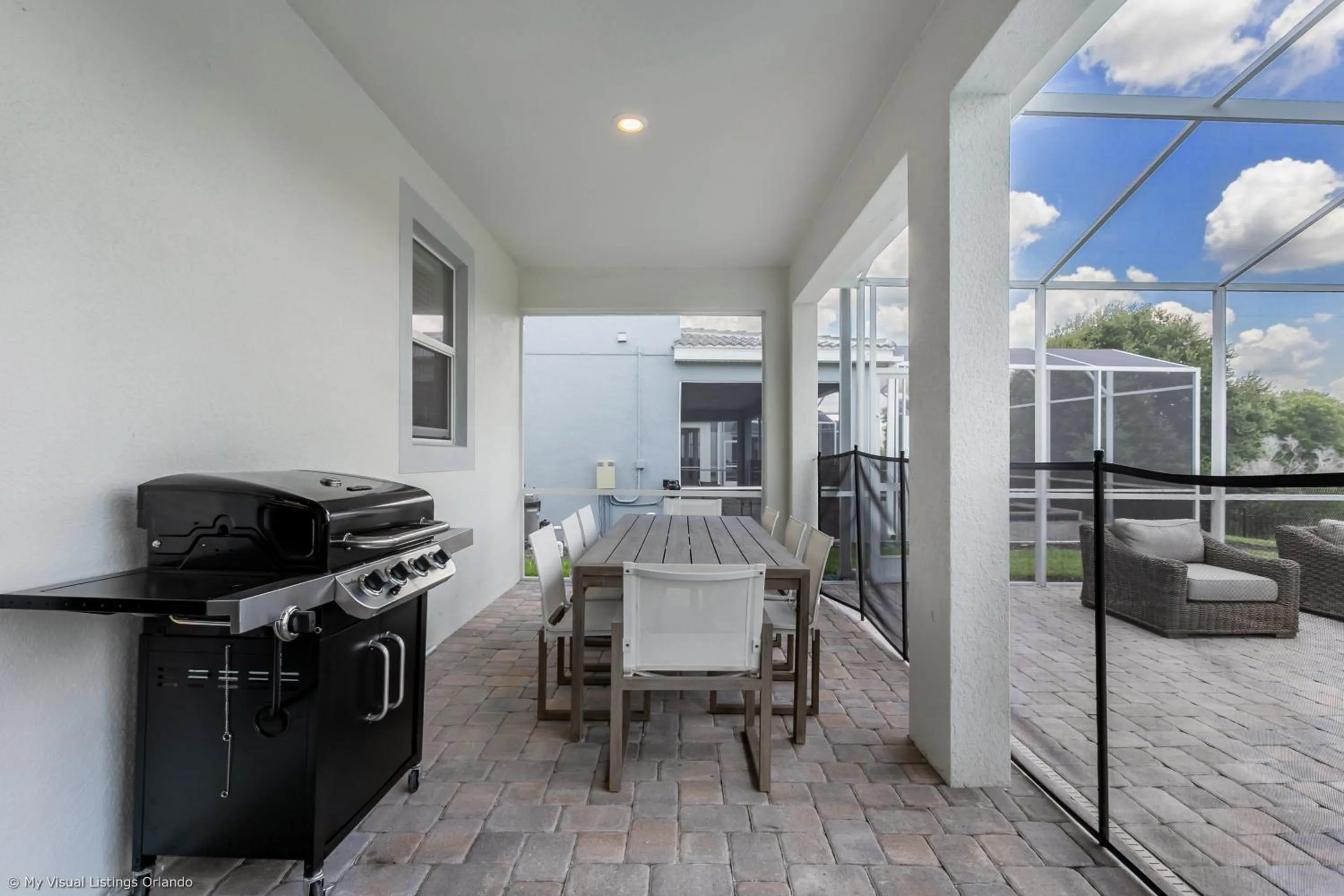 Contemporary Home w Private Pool& Spa