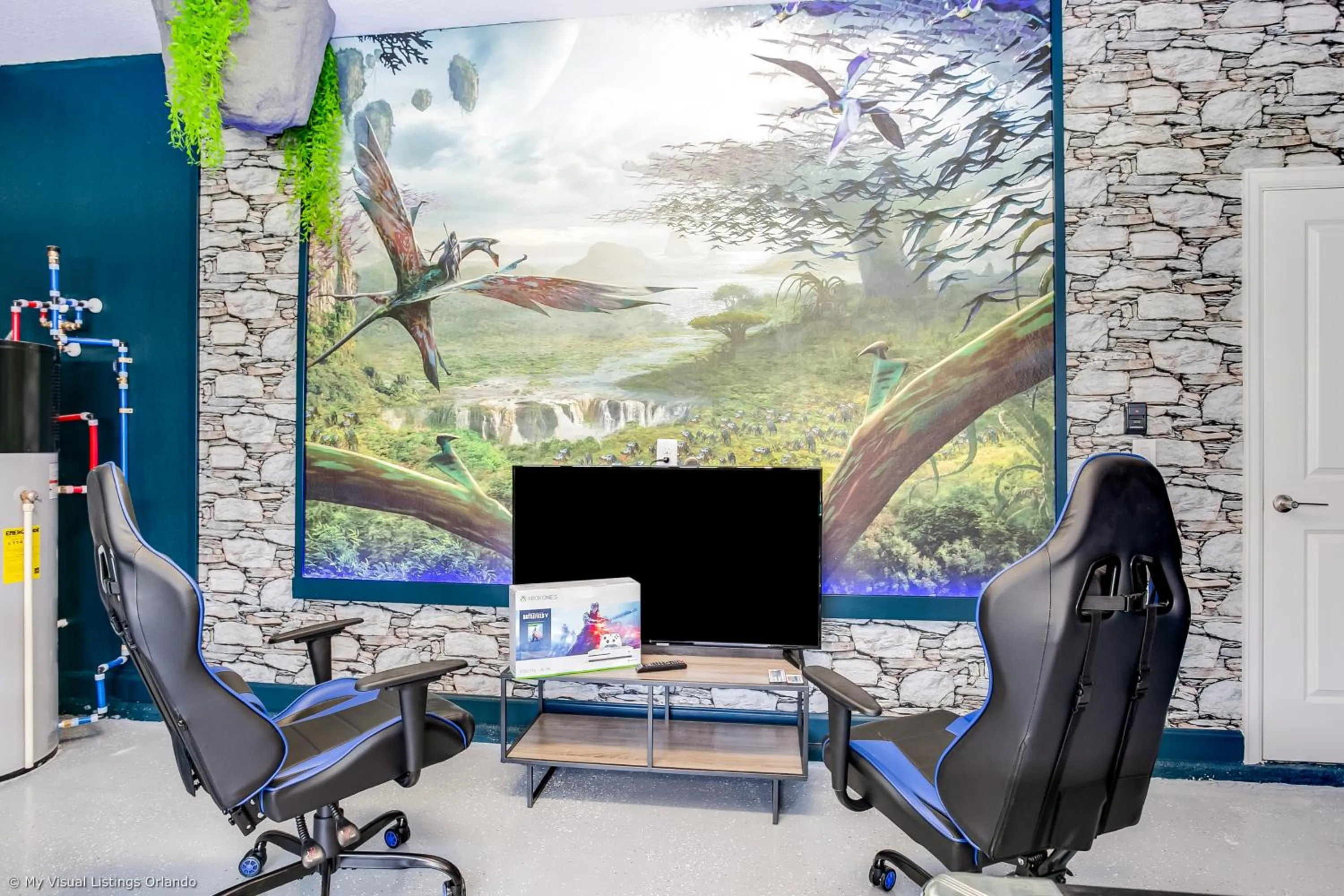 Contemporary Home w Private Pool& Spa