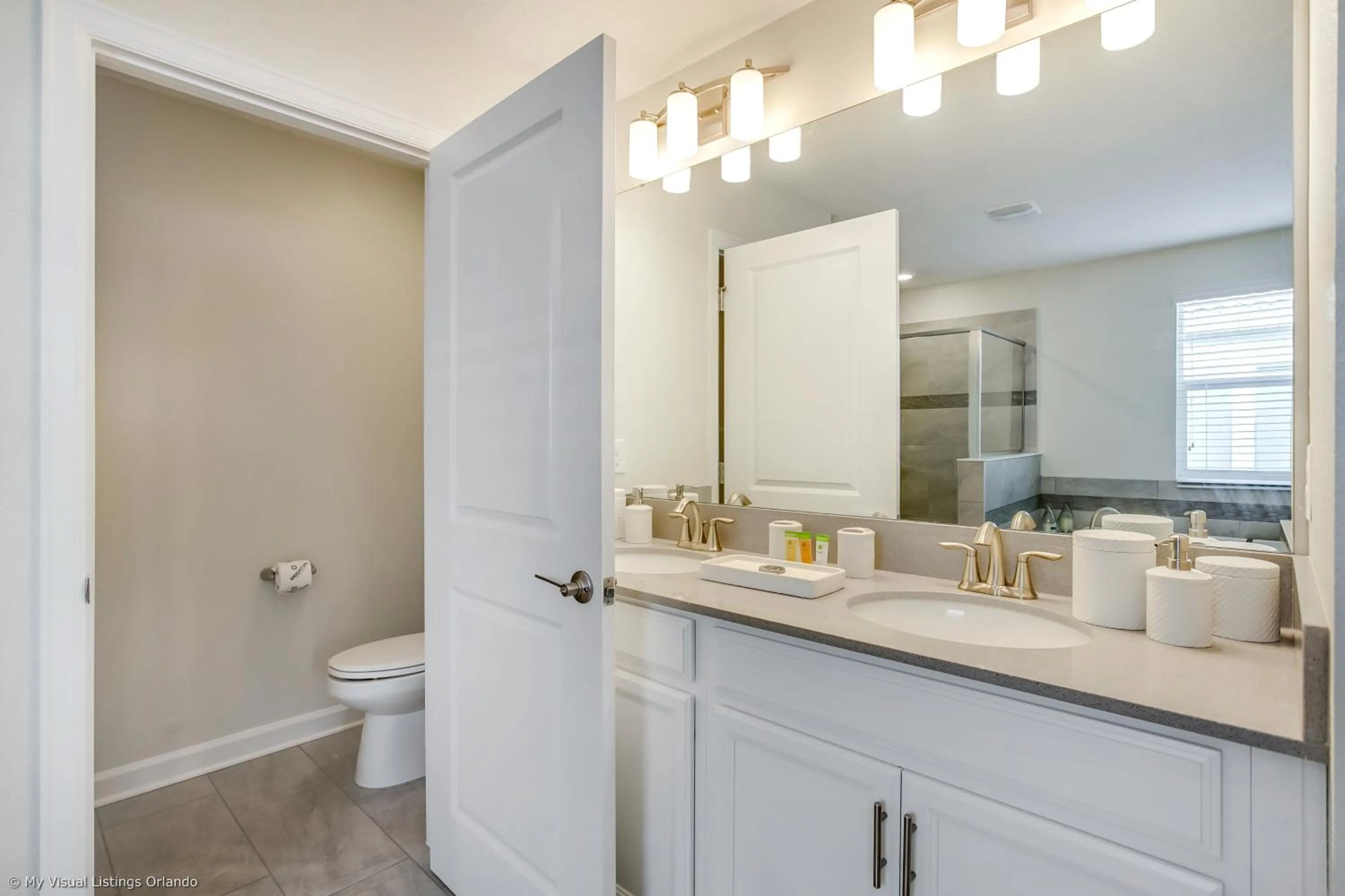 Contemporary Home w Private Pool& Spa