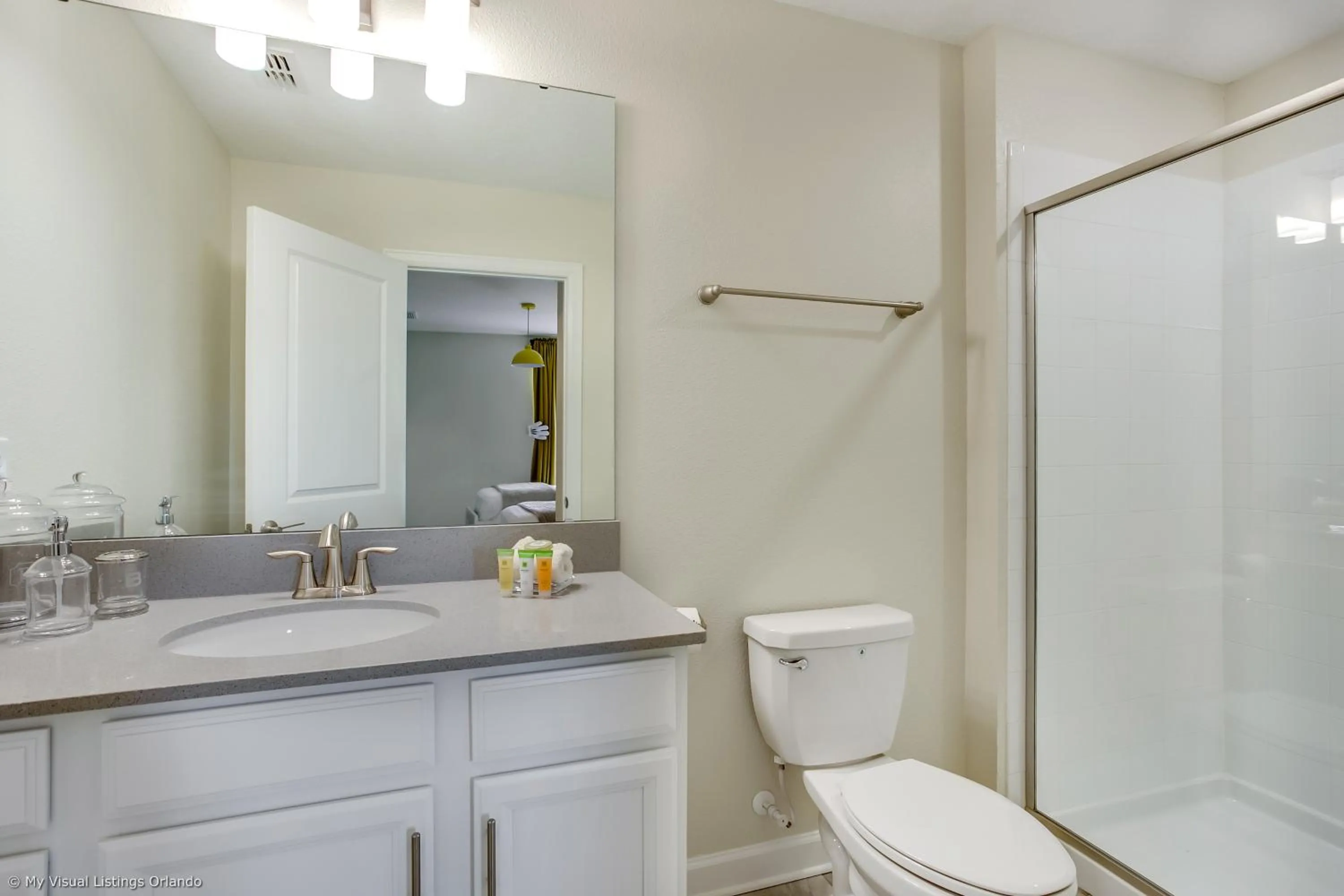 Contemporary Home w Private Pool& Spa