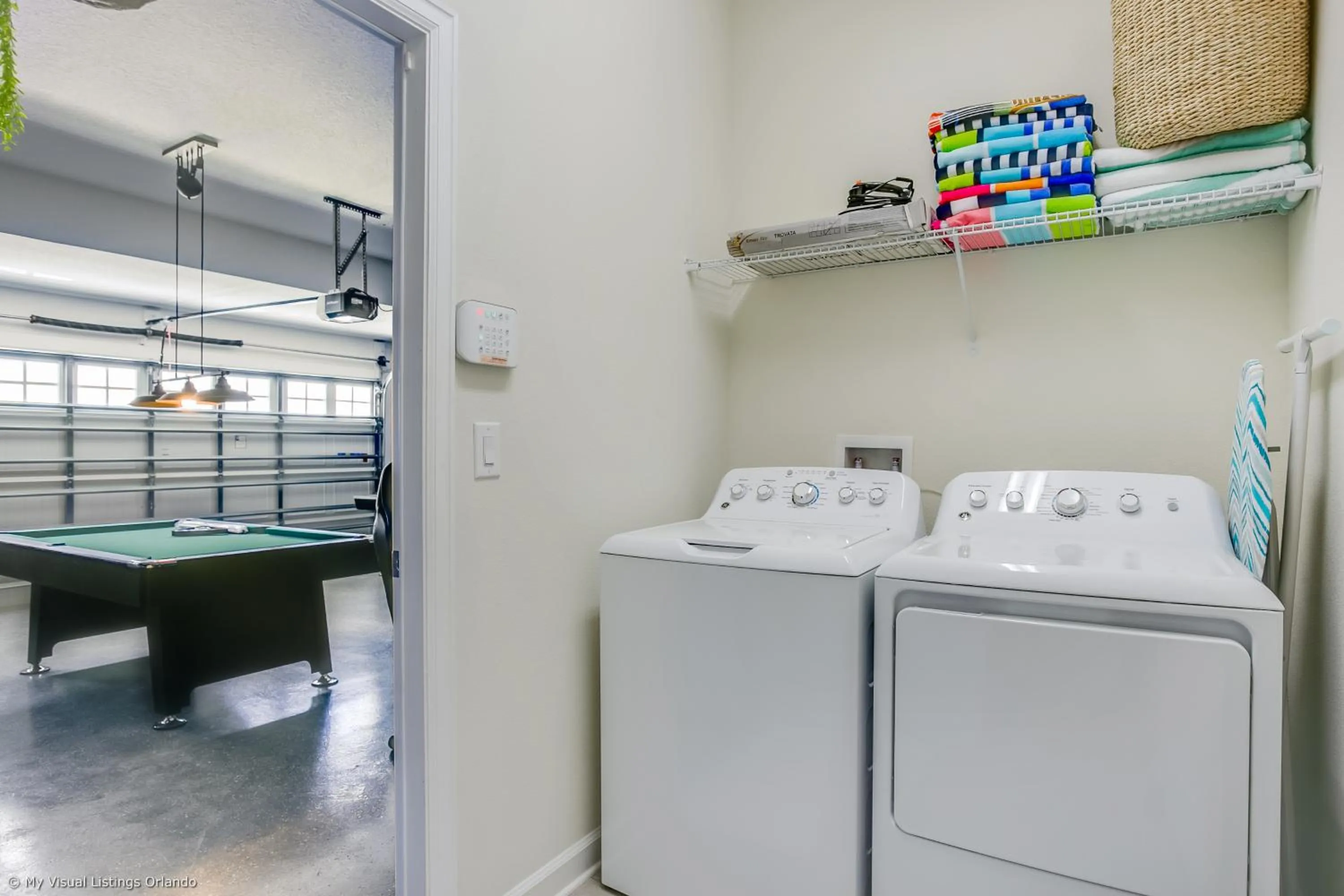 Contemporary Home w Private Pool& Spa