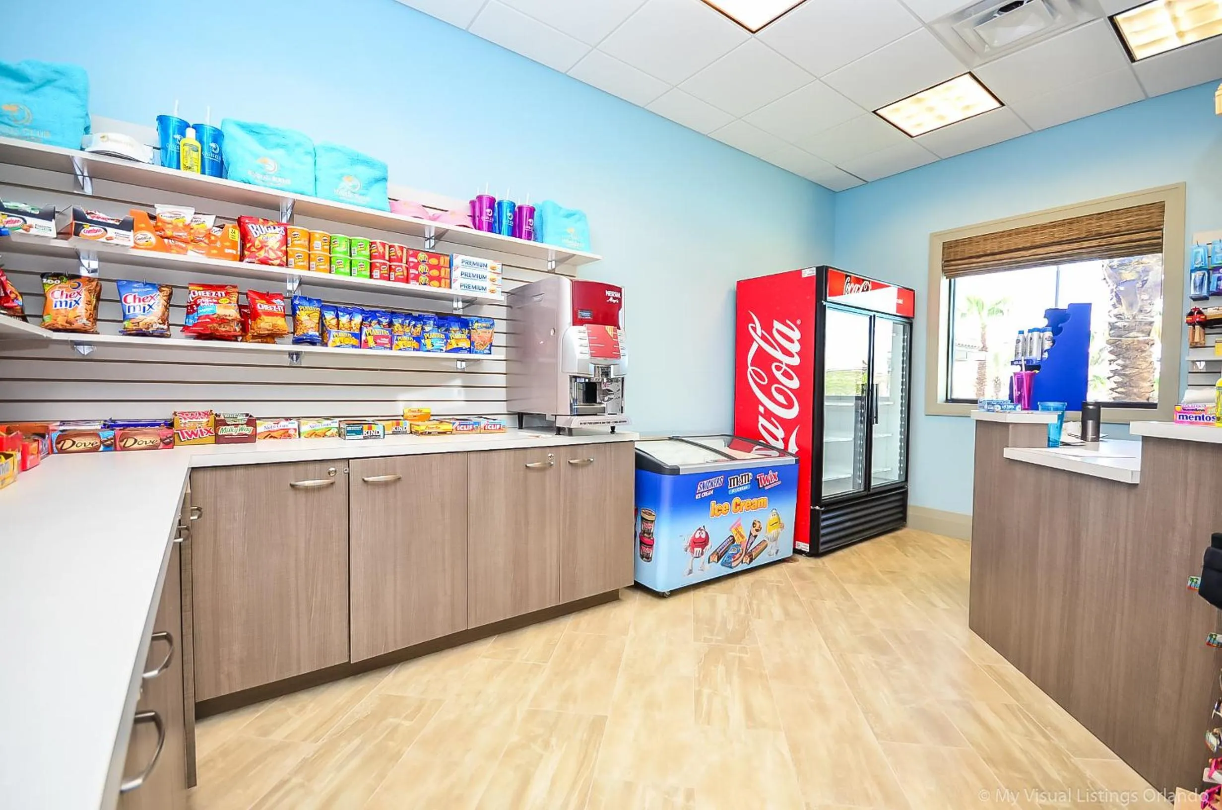 Contemporary Home w Private Pool& Spa