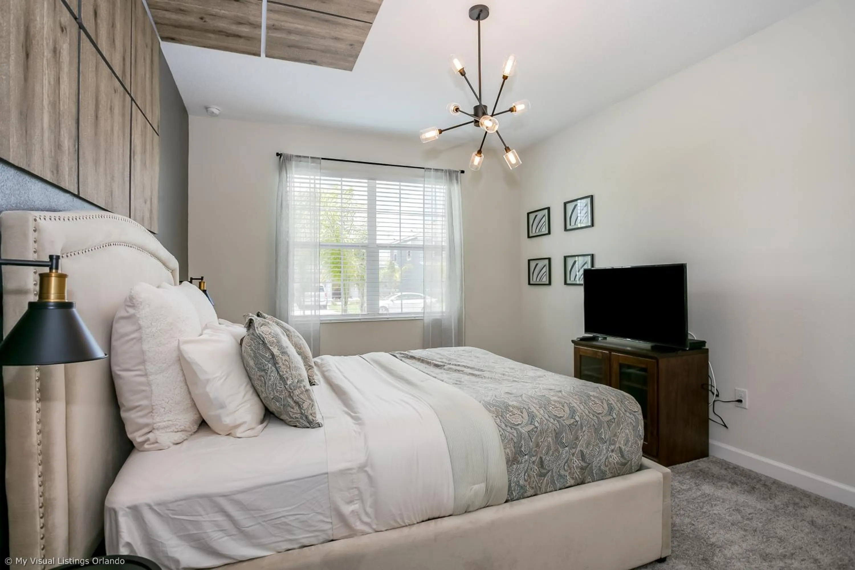 Bed in Contemporary Home w Private Pool& Spa