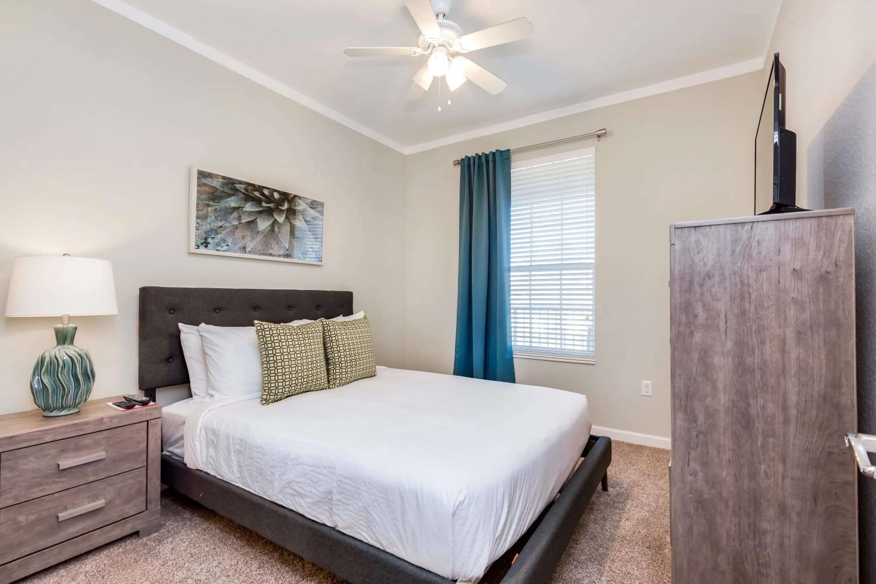 Bed in Beautiful Vista Cay Condo, Near I-Drive