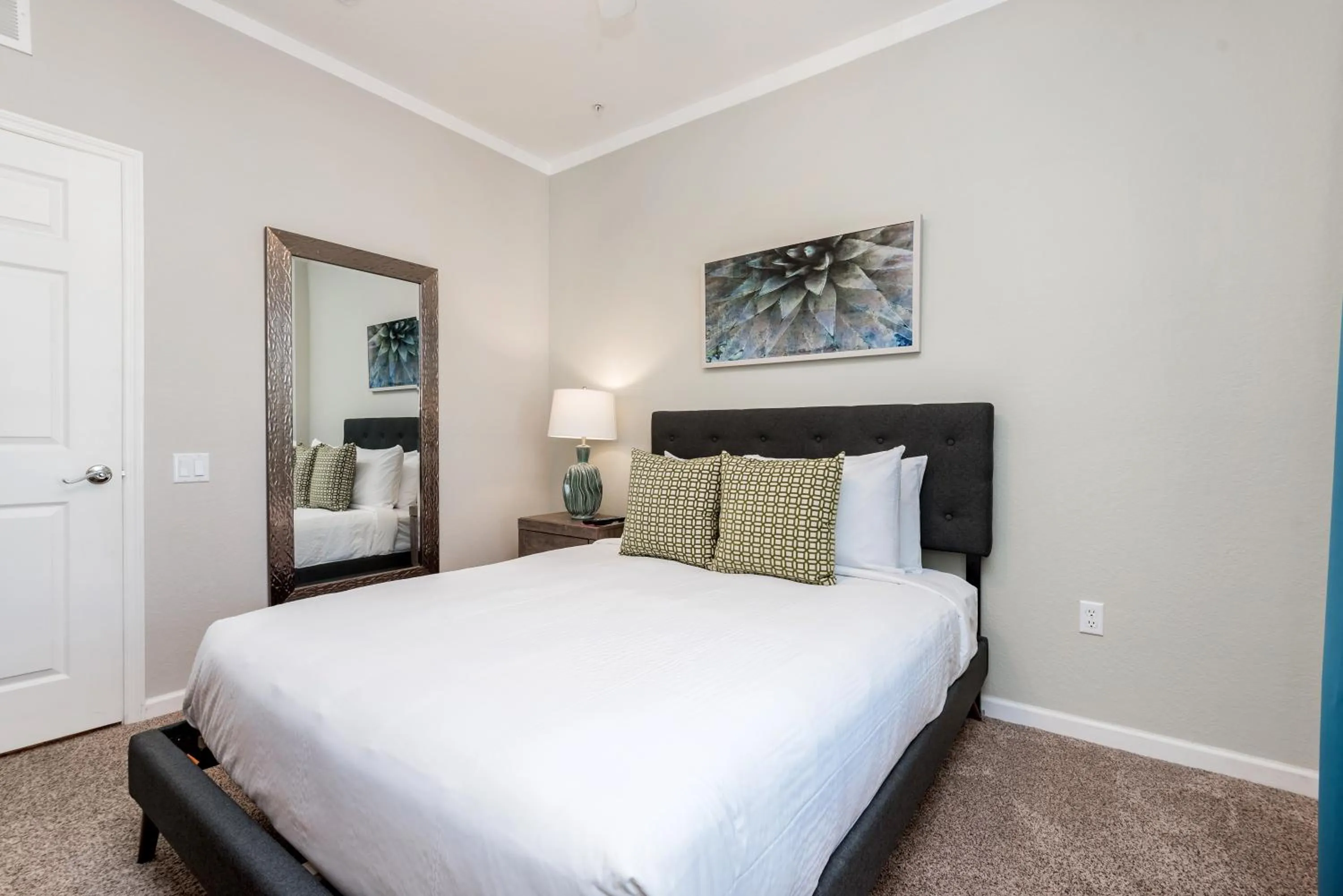 Bed in Beautiful Vista Cay Condo, Near I-Drive