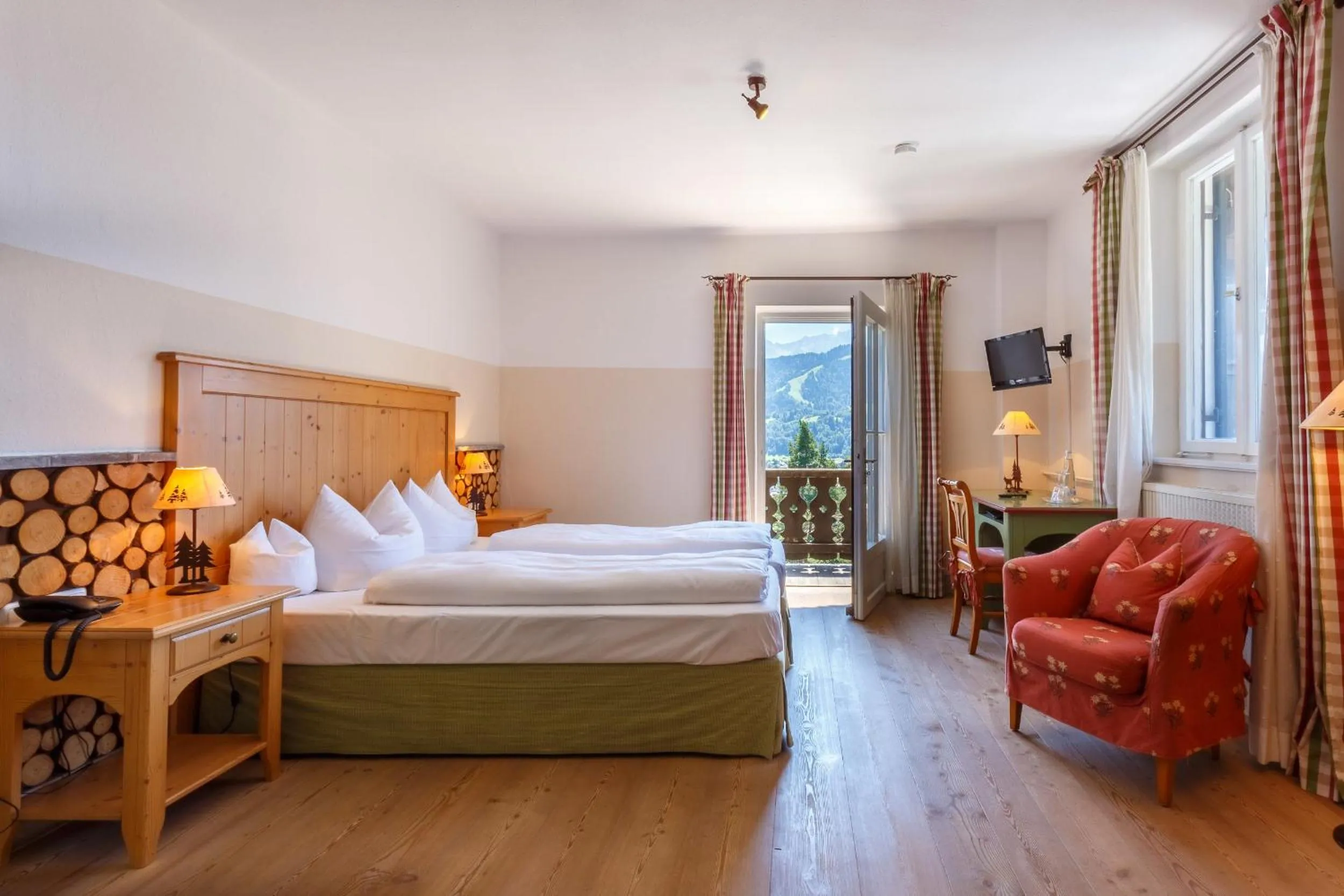 Mountain view, Bed in Landkomforthotel Panorama & Restaurant Bella Vista