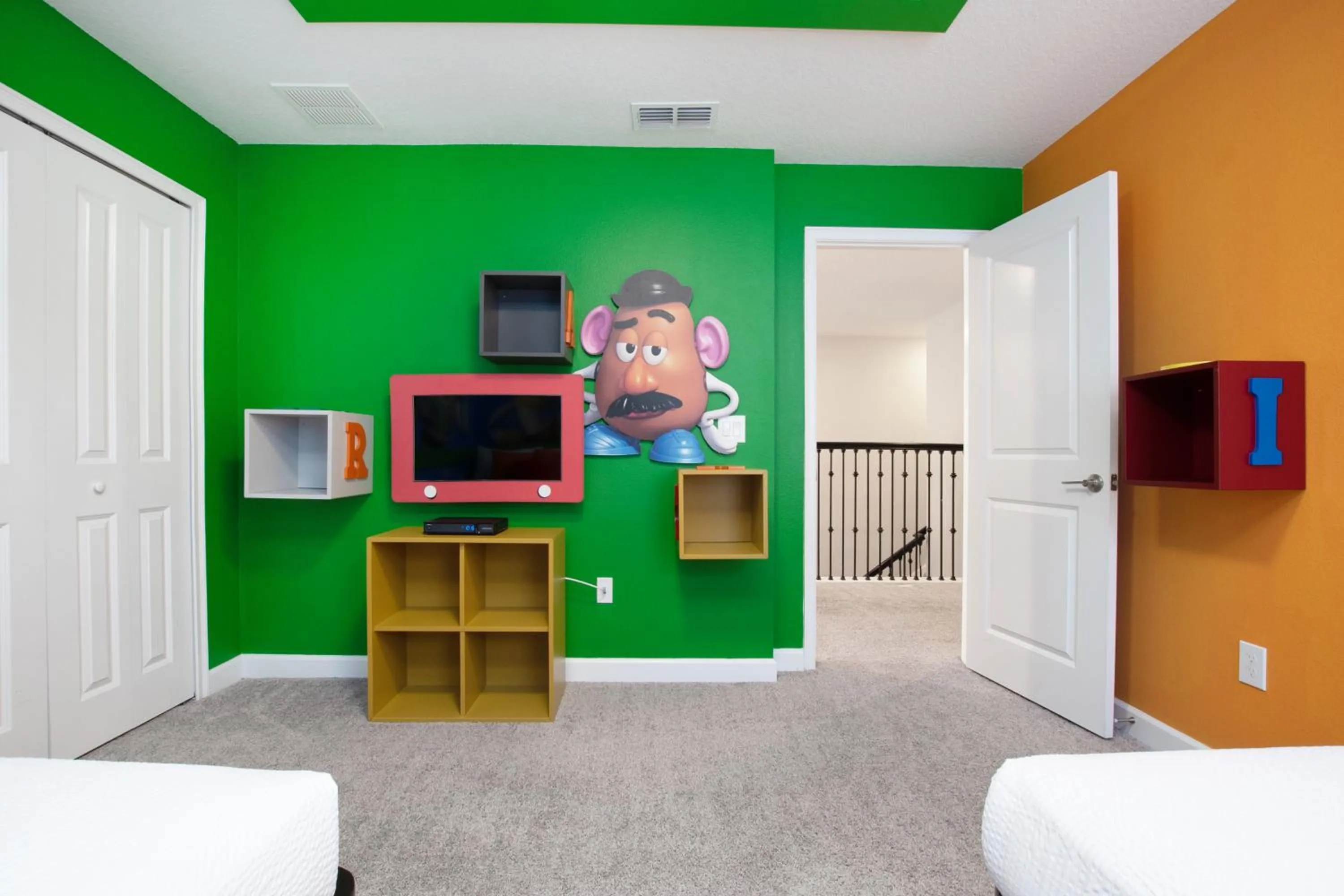 Bed in Private PoolSpa GameRoom near WDW Sleeps 25