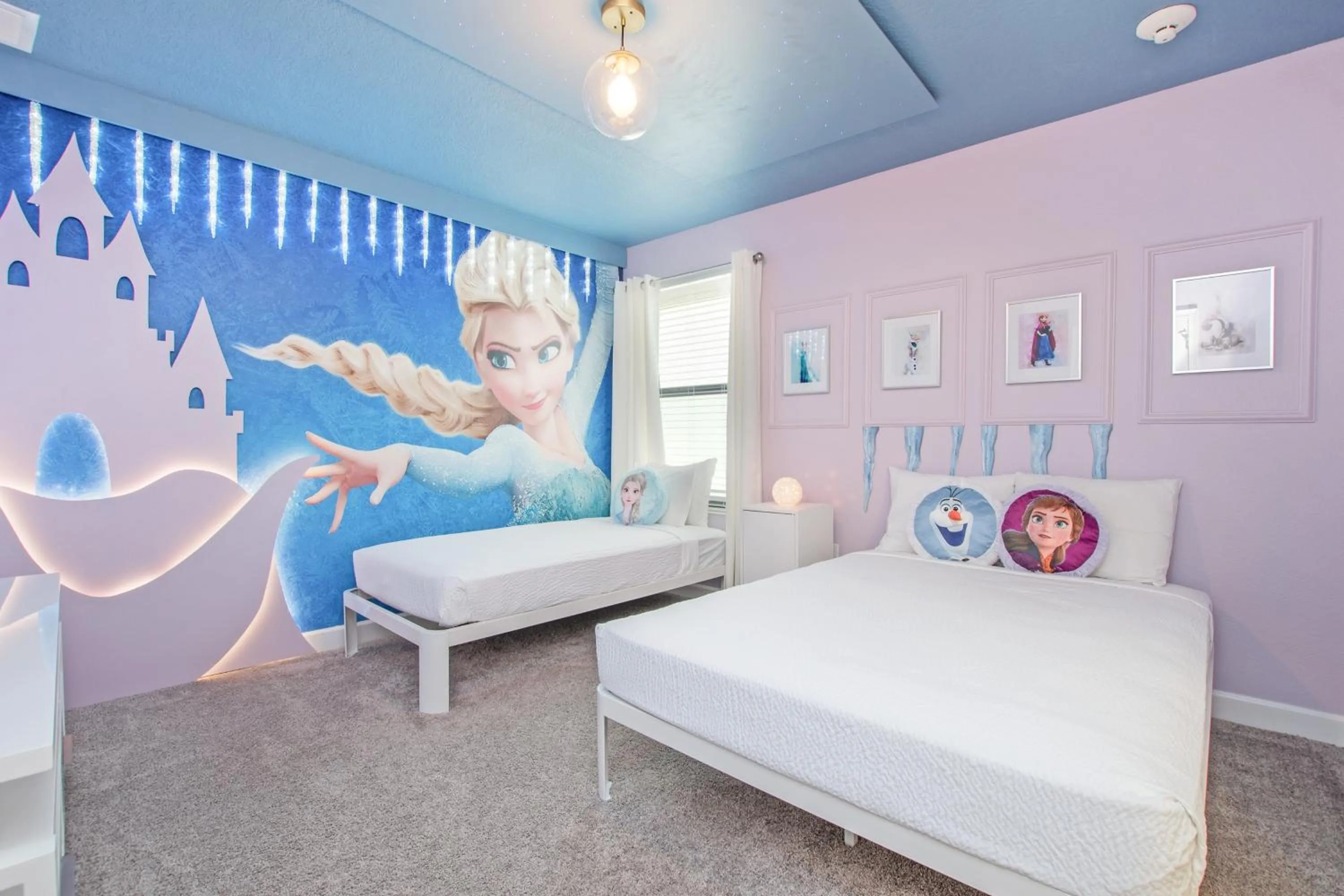 Bed in Private PoolSpa GameRoom near WDW Sleeps 25