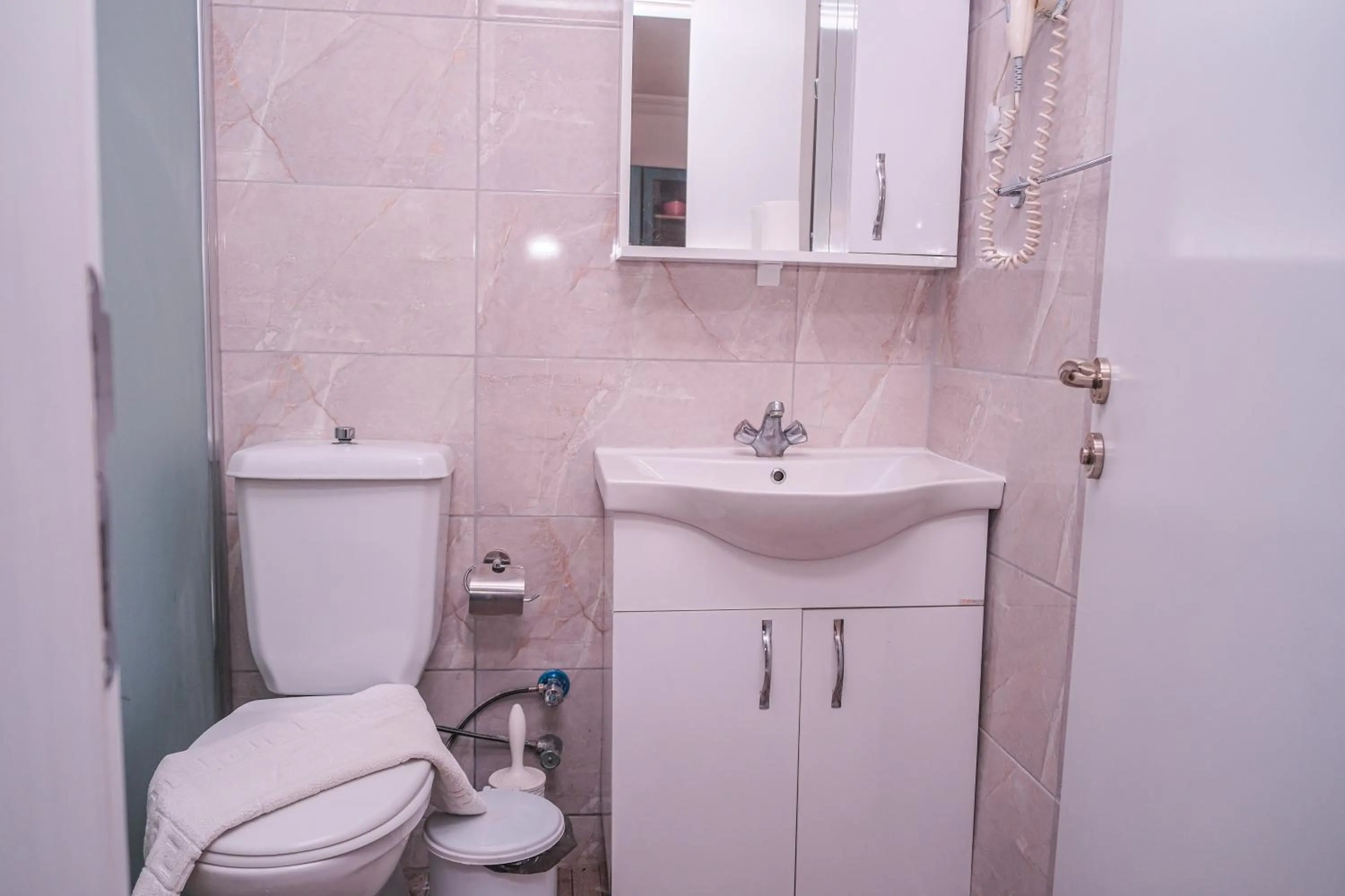 Bathroom in ÖZCEM APART HOTEL FETHİYE