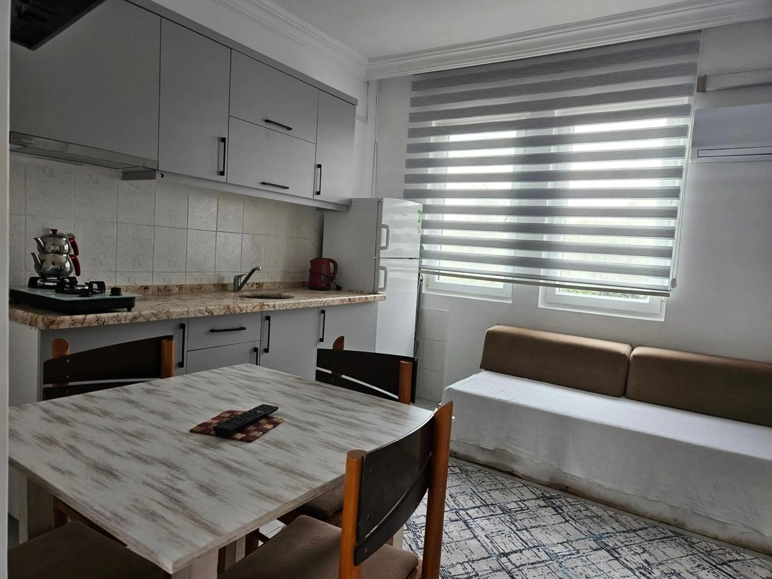 Kitchen or kitchenette in ÖZCEM APART HOTEL FETHİYE