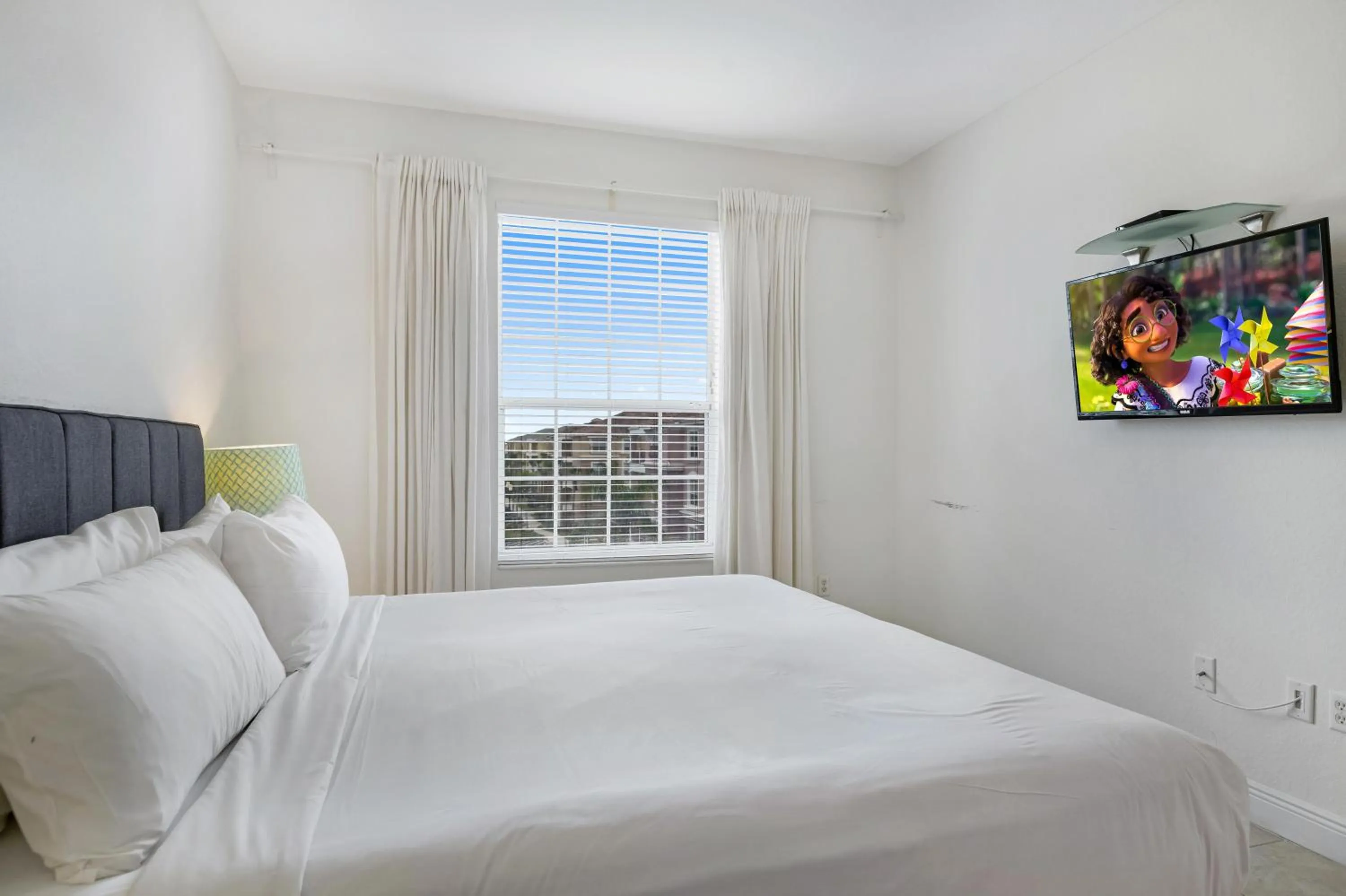 Bed in Updated Condo Near Conv Ctr, I-Drive & Universal