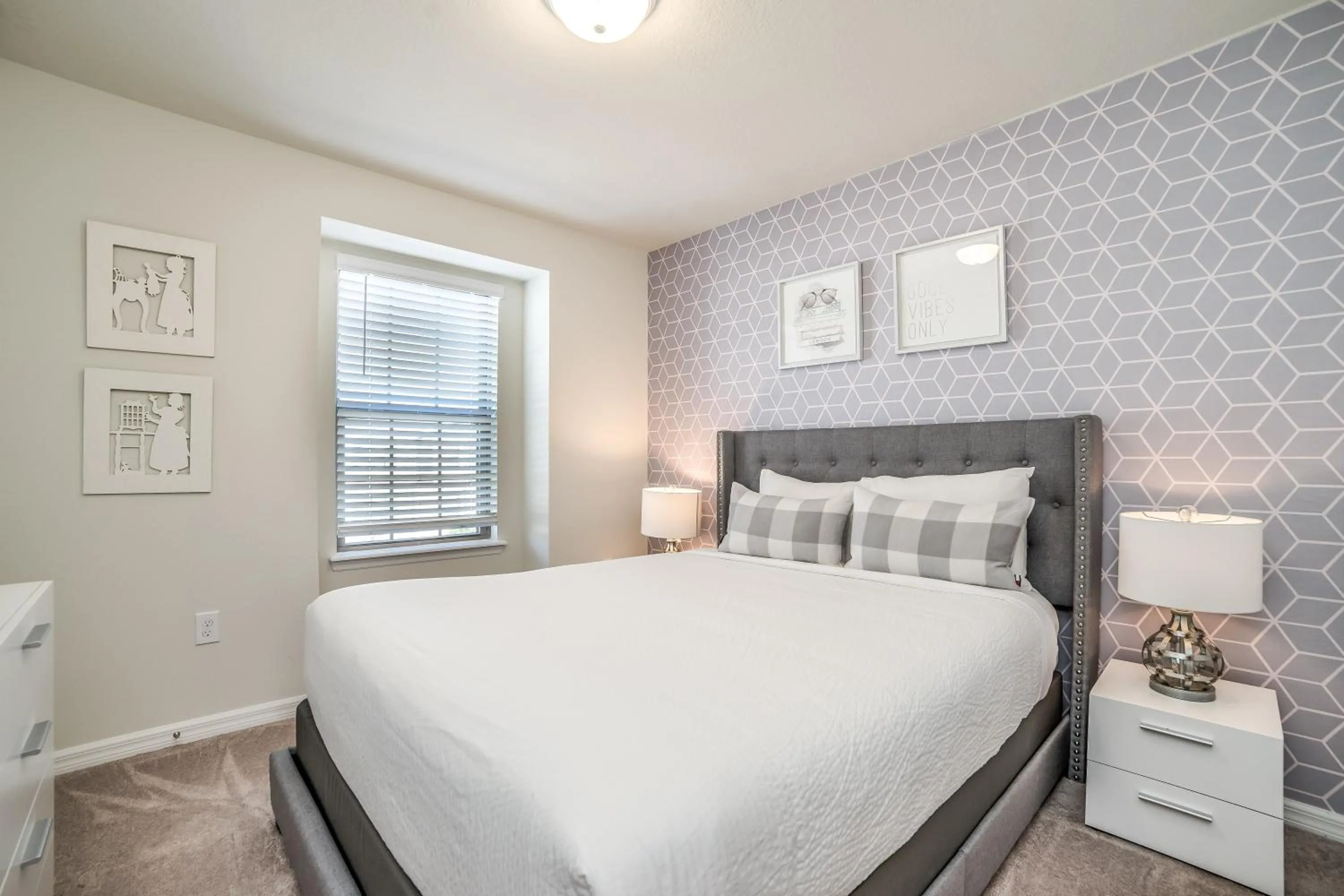 Bed in Townhome Splash Pool BBQ FREE Water Park