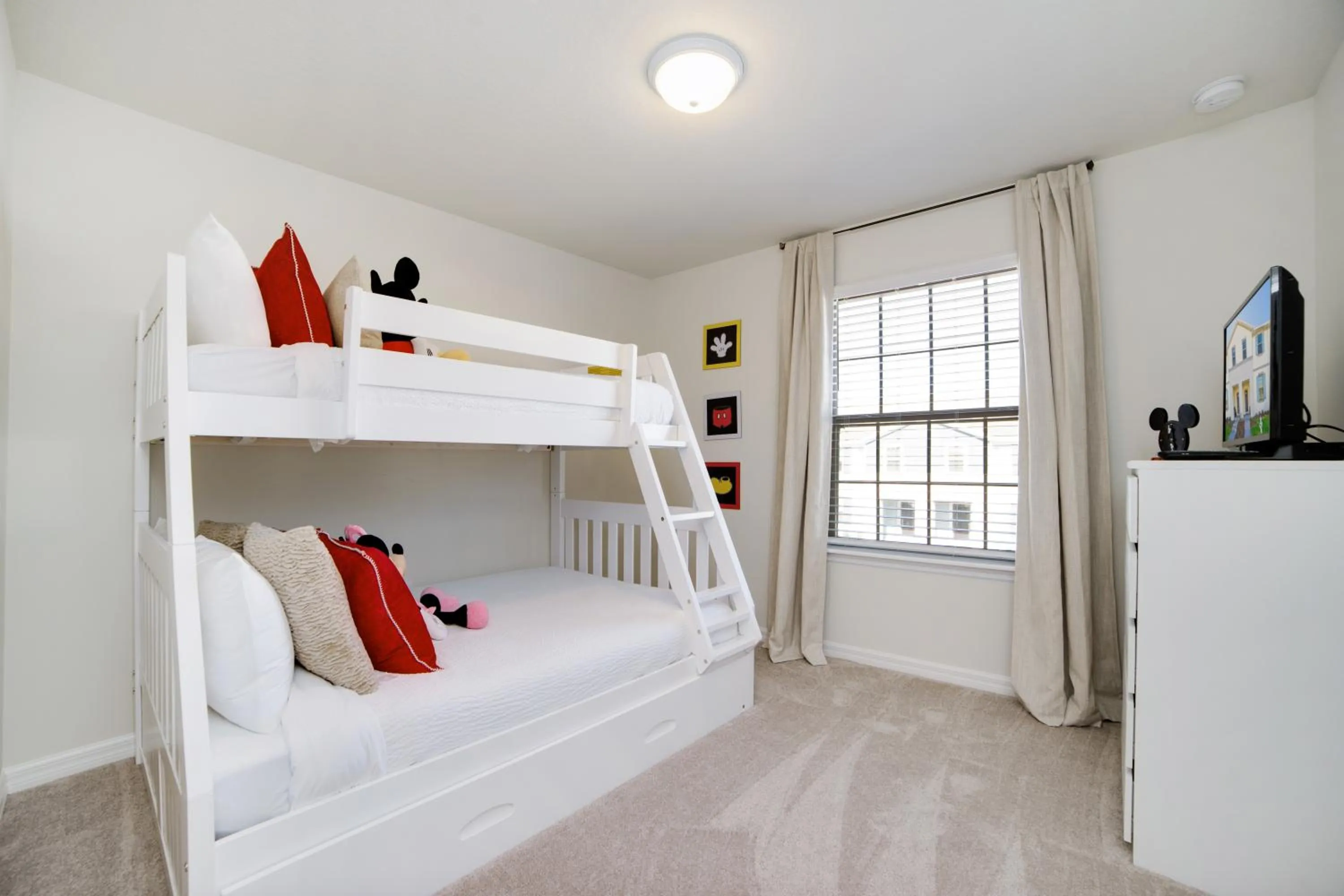 Bed in Townhome Splash Pool BBQ FREE Water Park