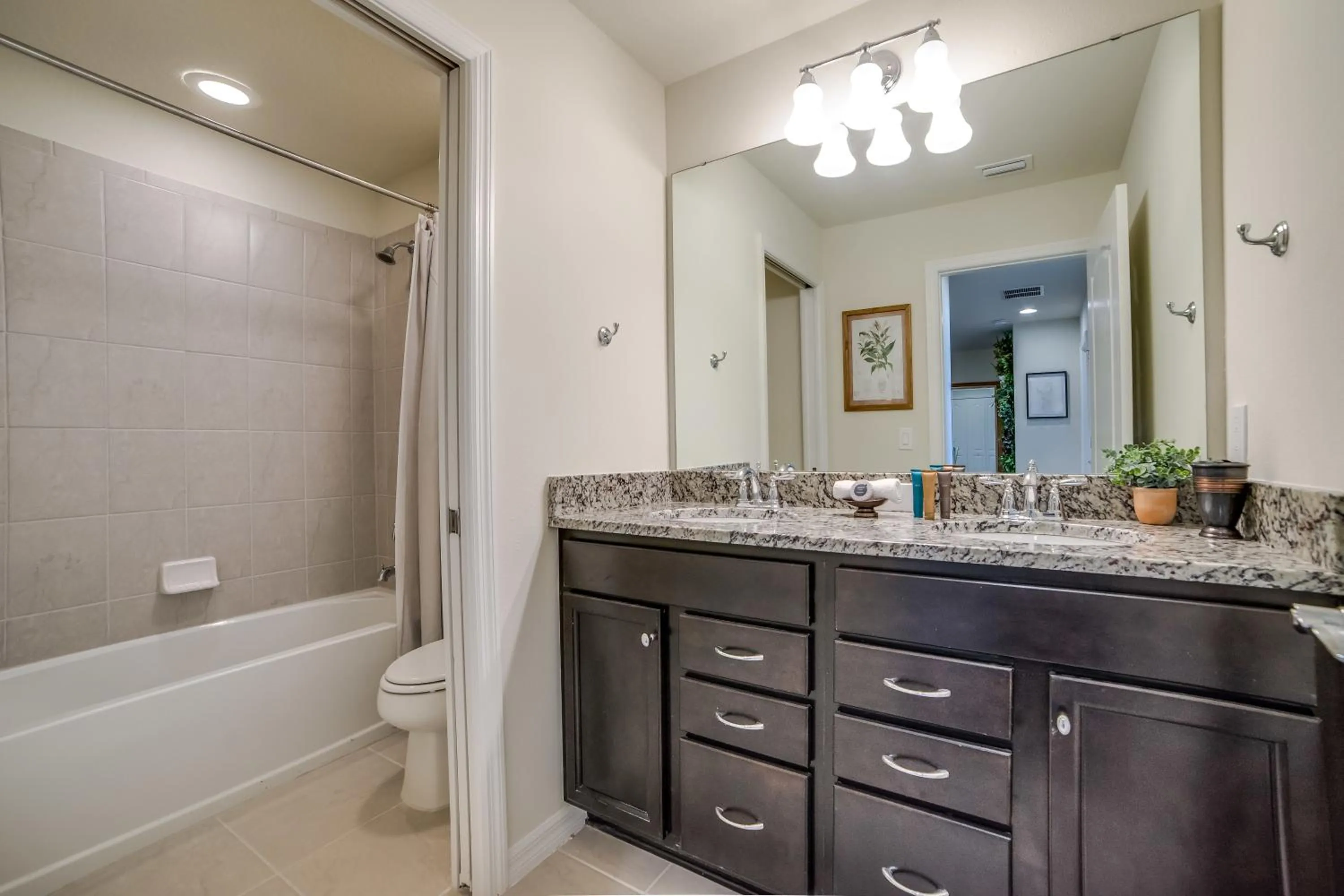 Townhome Splash Pool BBQ FREE Water Park