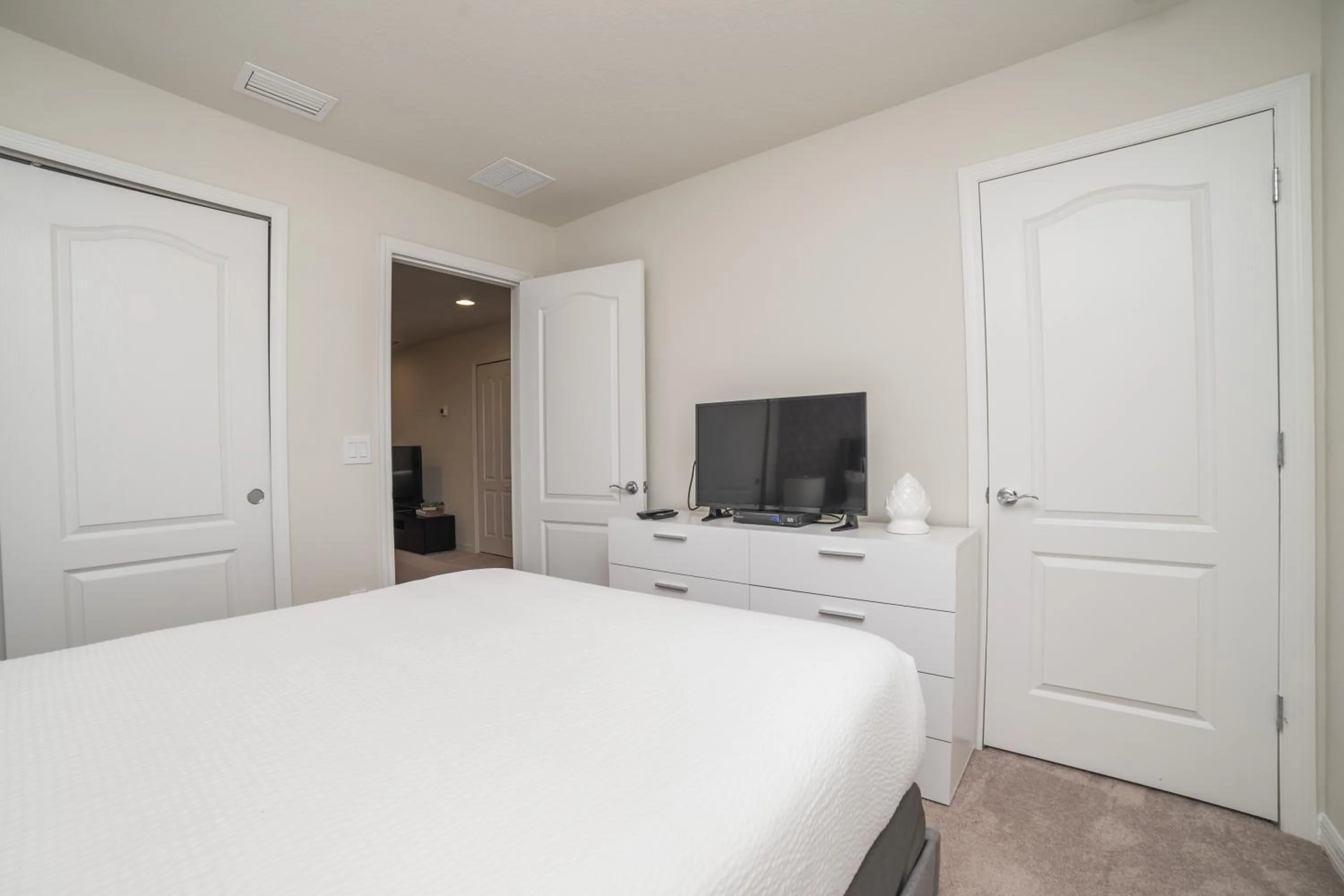 Bed in Townhome Splash Pool BBQ FREE Water Park