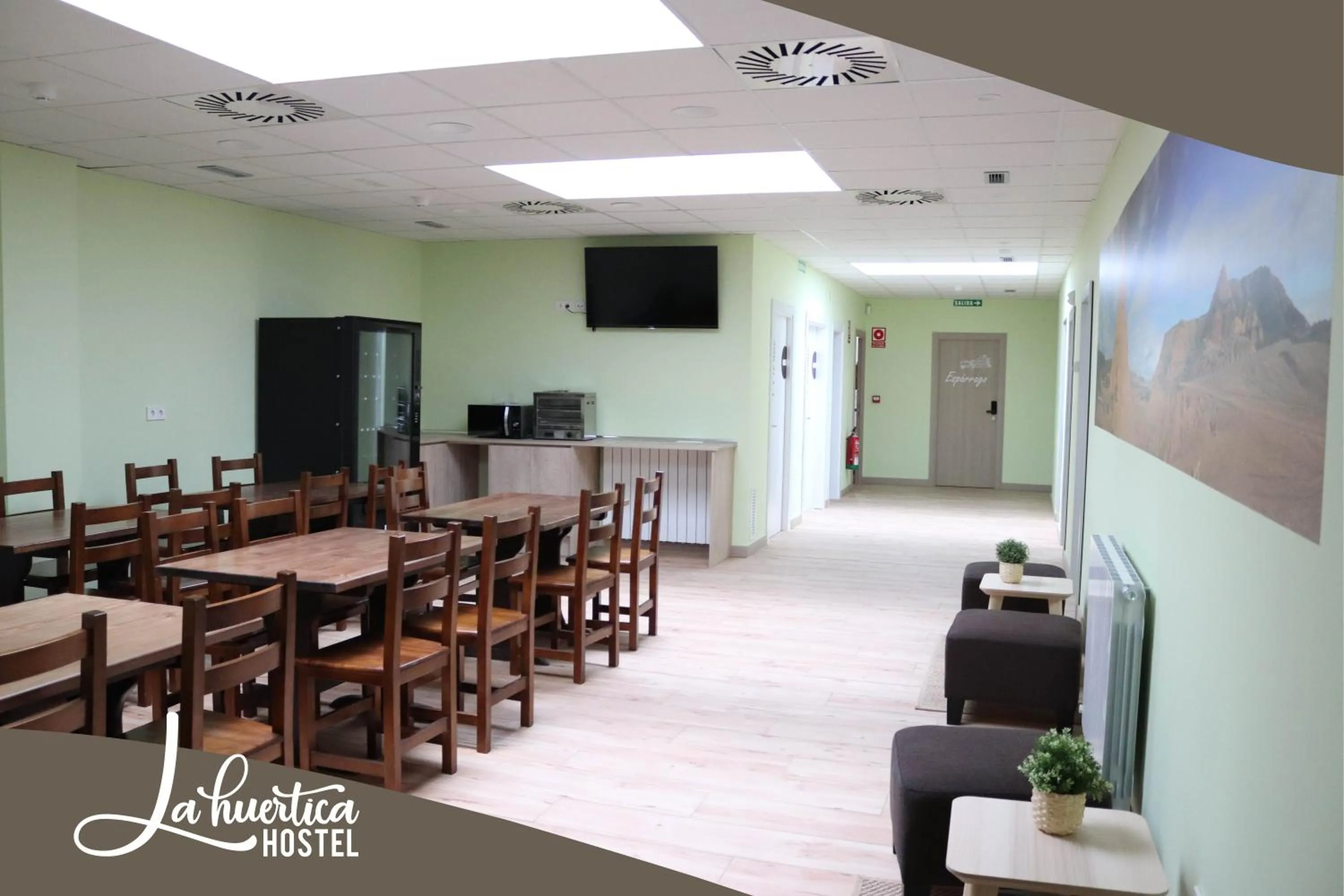 Communal lounge/ TV room in Hostel La Huertica