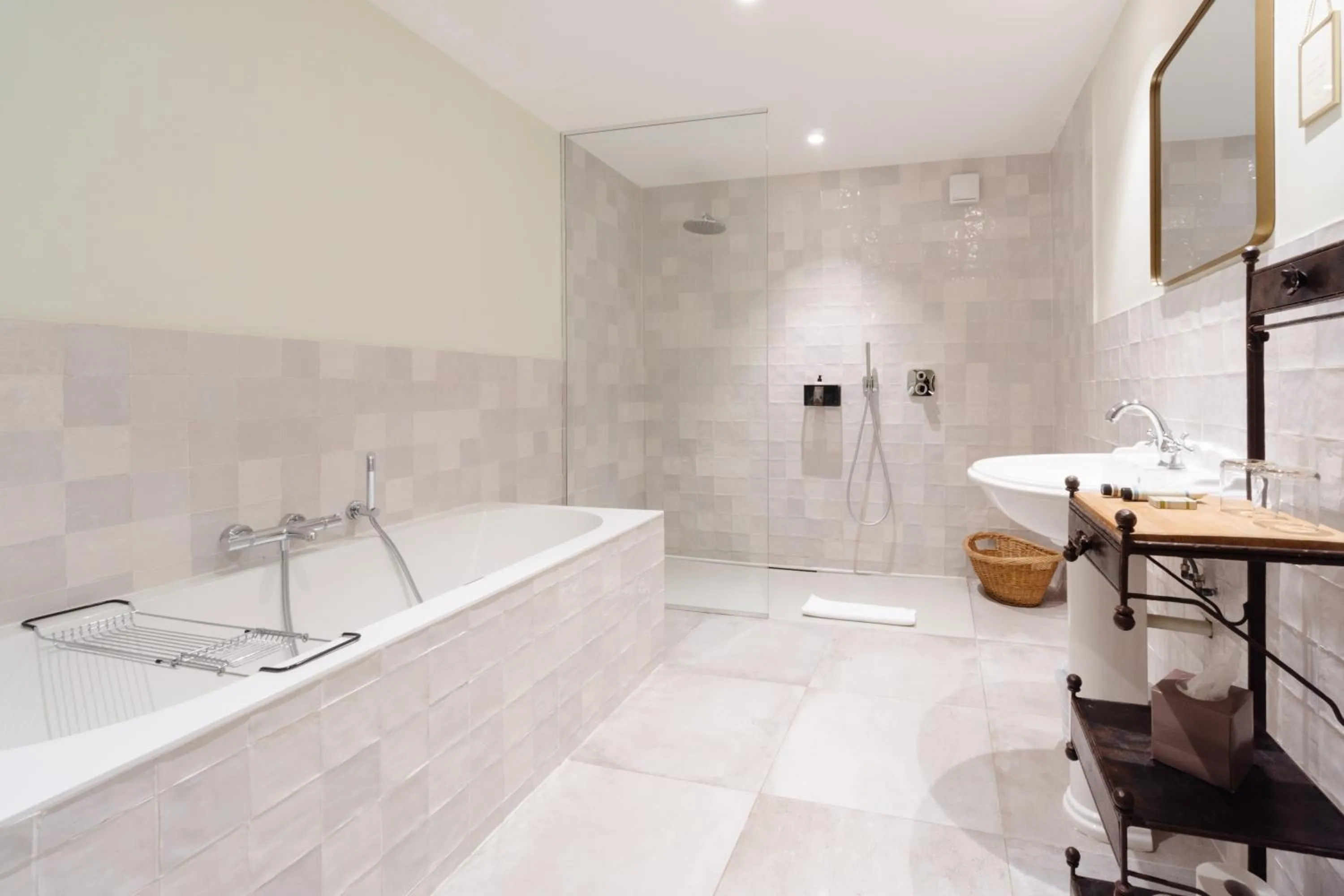 Bathroom in Hôtel Le Mouton Bleu