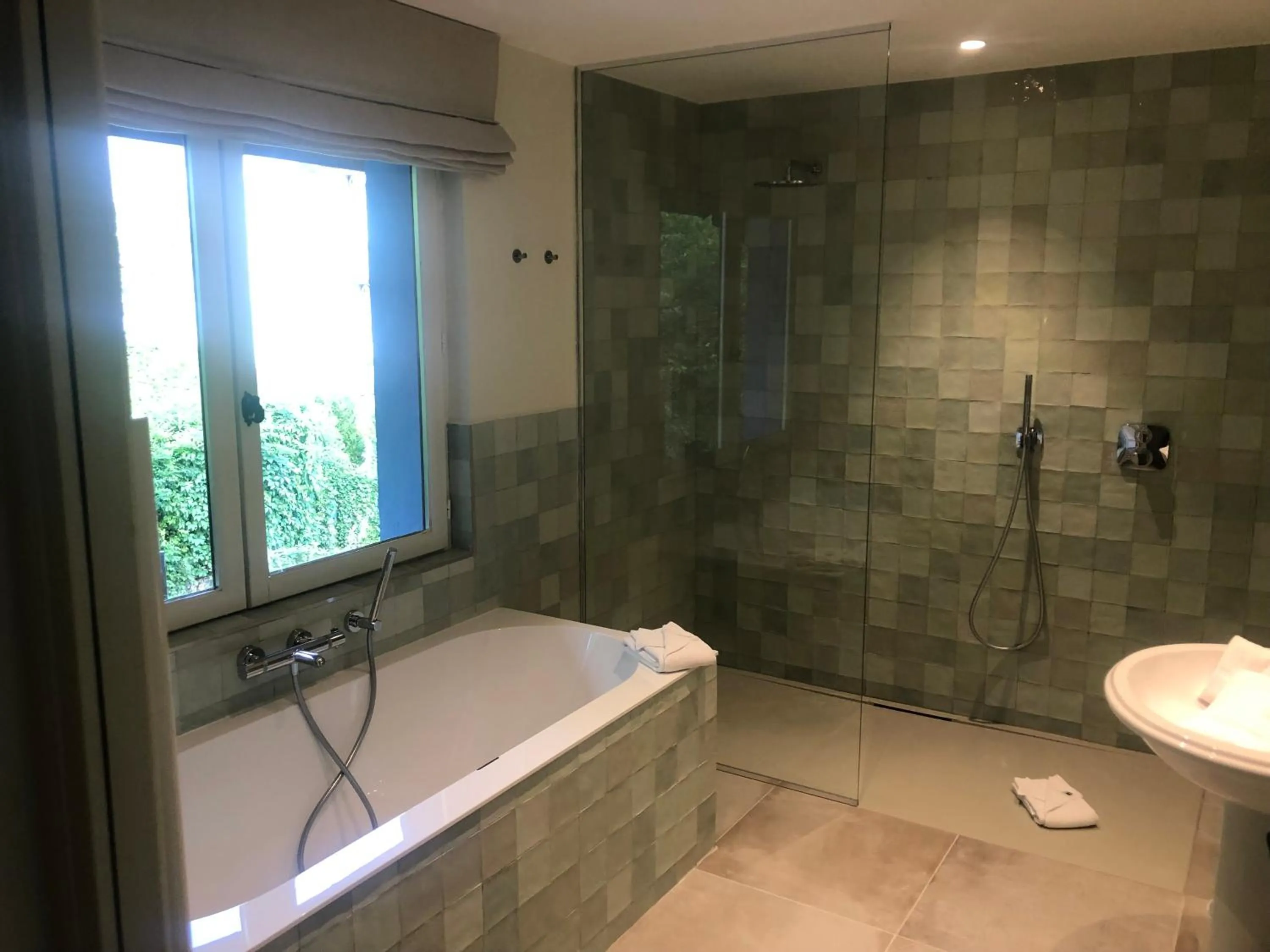 Bathroom in Hôtel Le Mouton Bleu