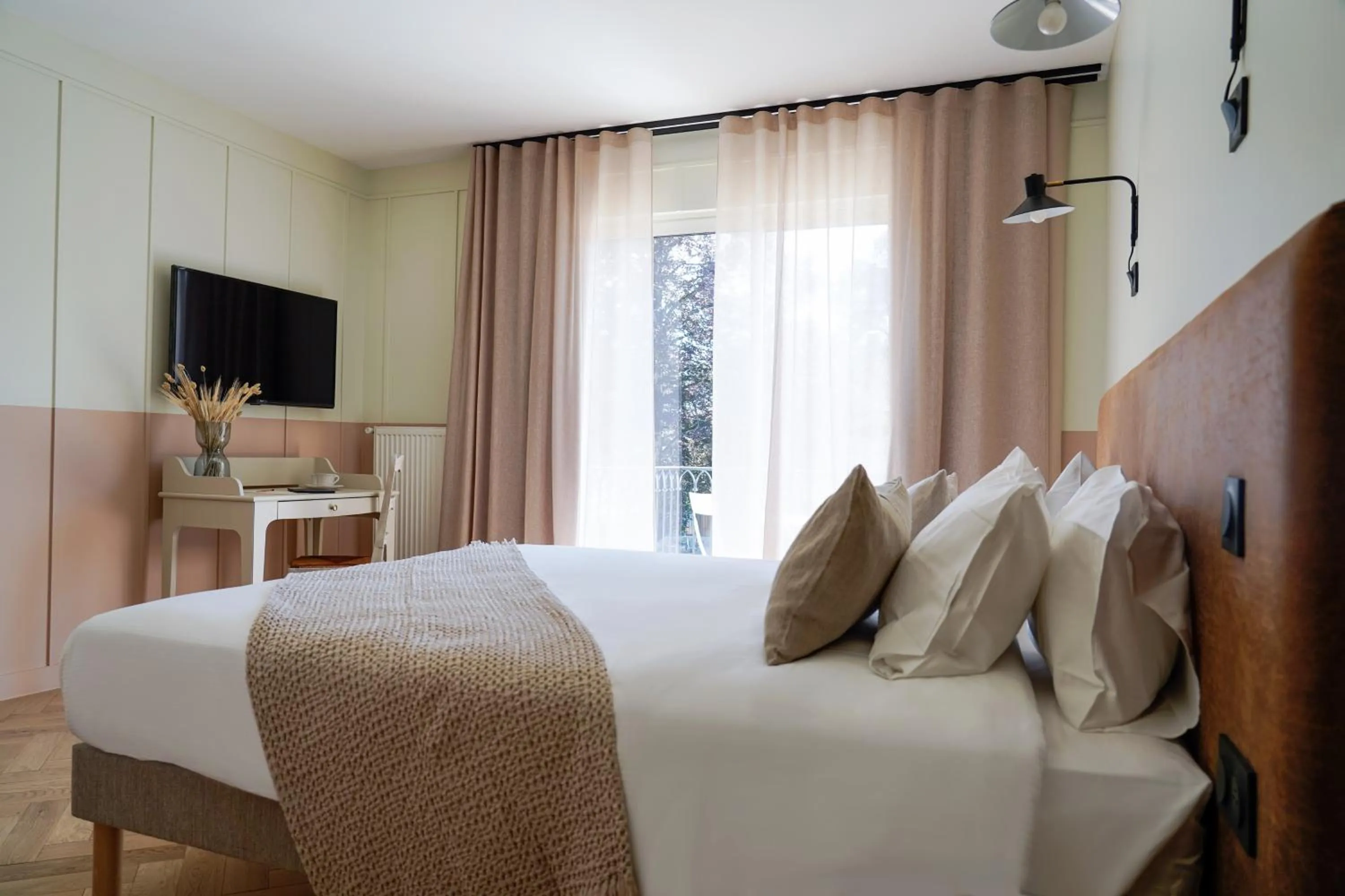 Photo of the whole room, Bed in Hôtel Le Mouton Bleu