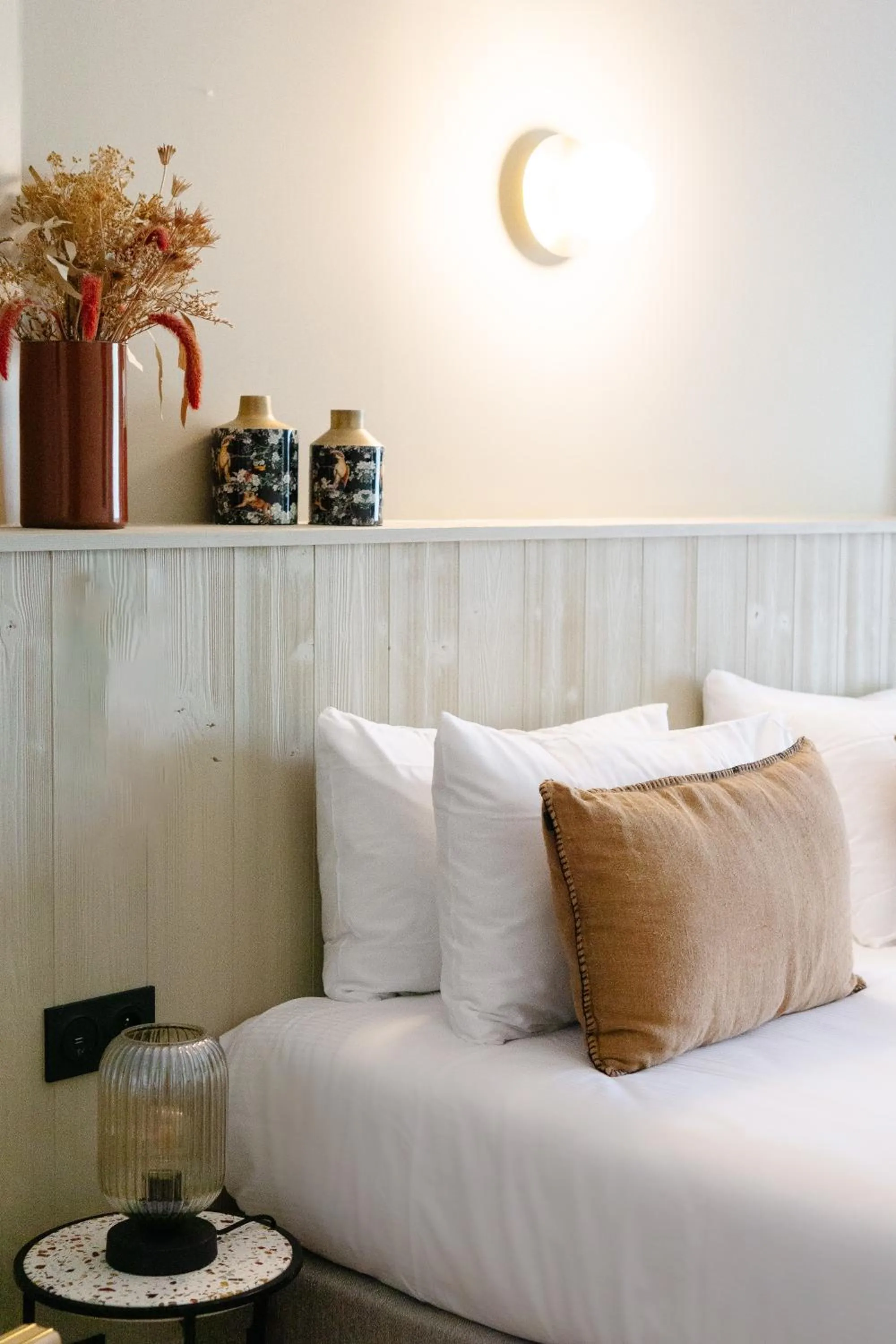 Bedroom, Bed in Hôtel Le Mouton Bleu
