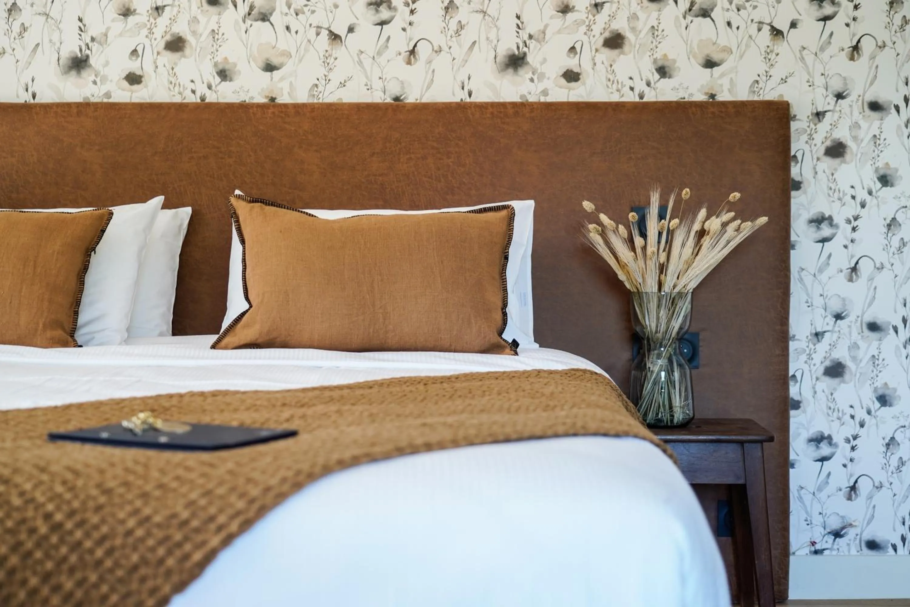 Bedroom, Bed in Hôtel Le Mouton Bleu