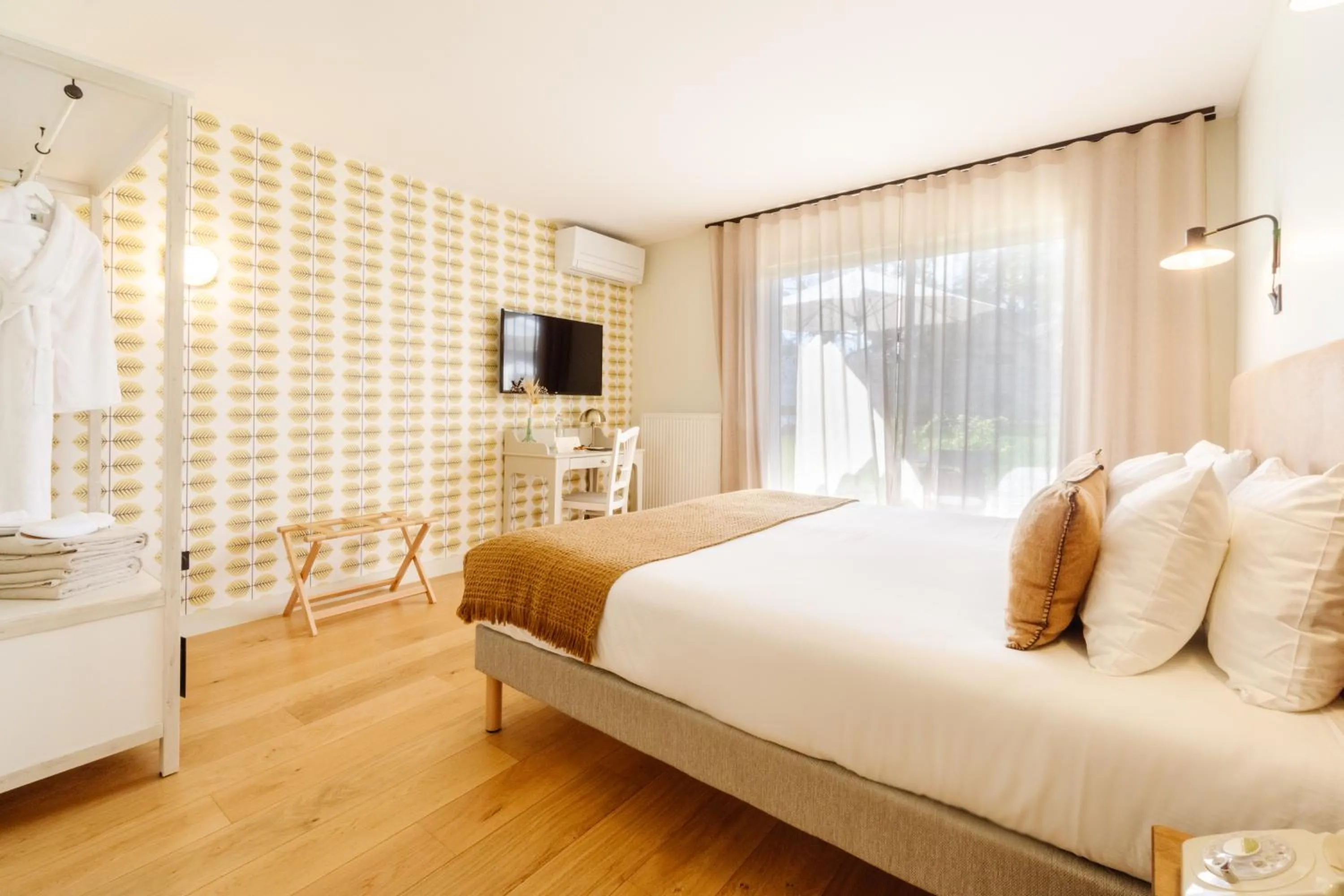 Photo of the whole room, Bed in Hôtel Le Mouton Bleu