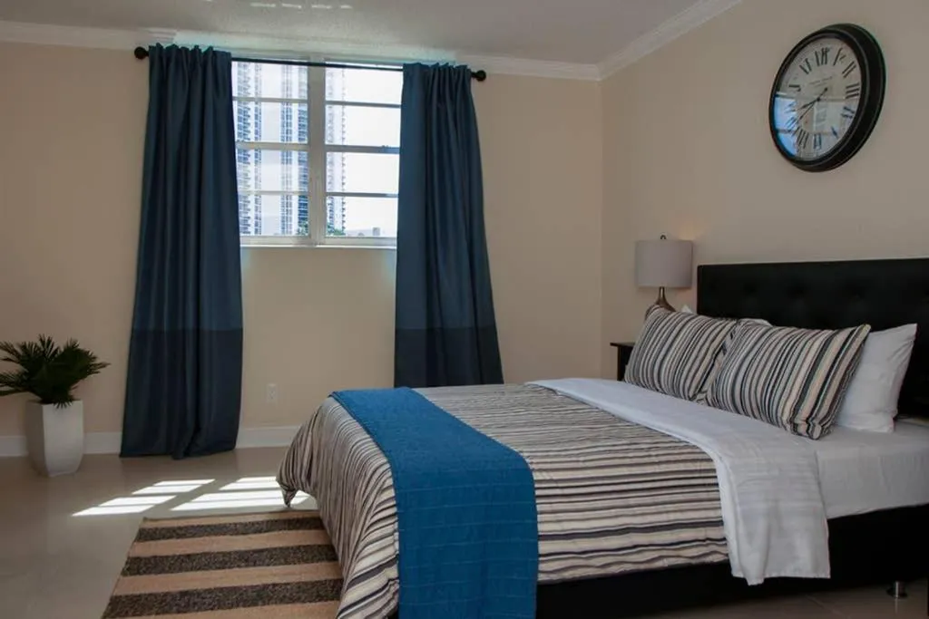 Bed in Beautiful Apartment Steps Away from the Beach