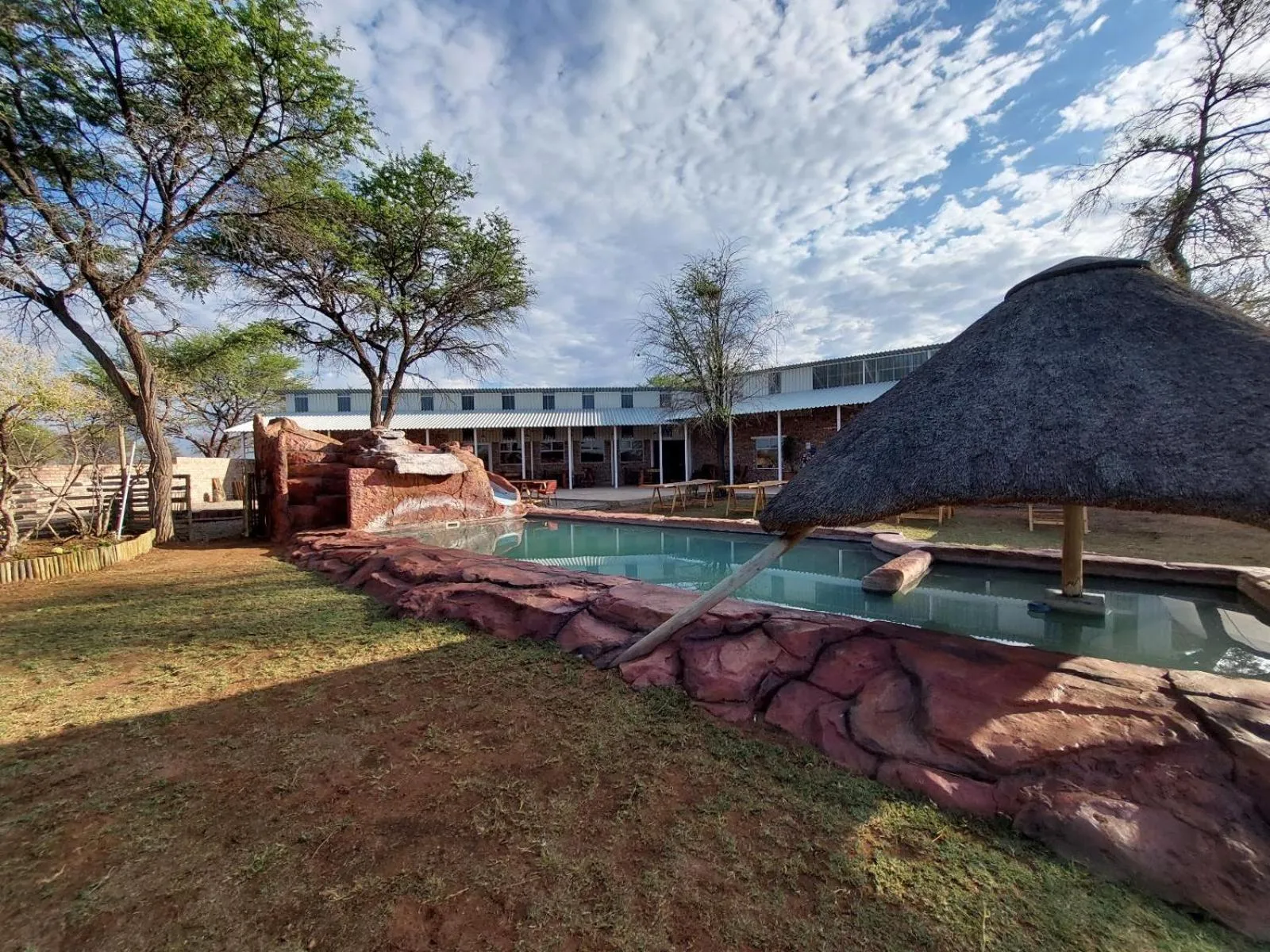 Swimming pool in West Nest Lodge