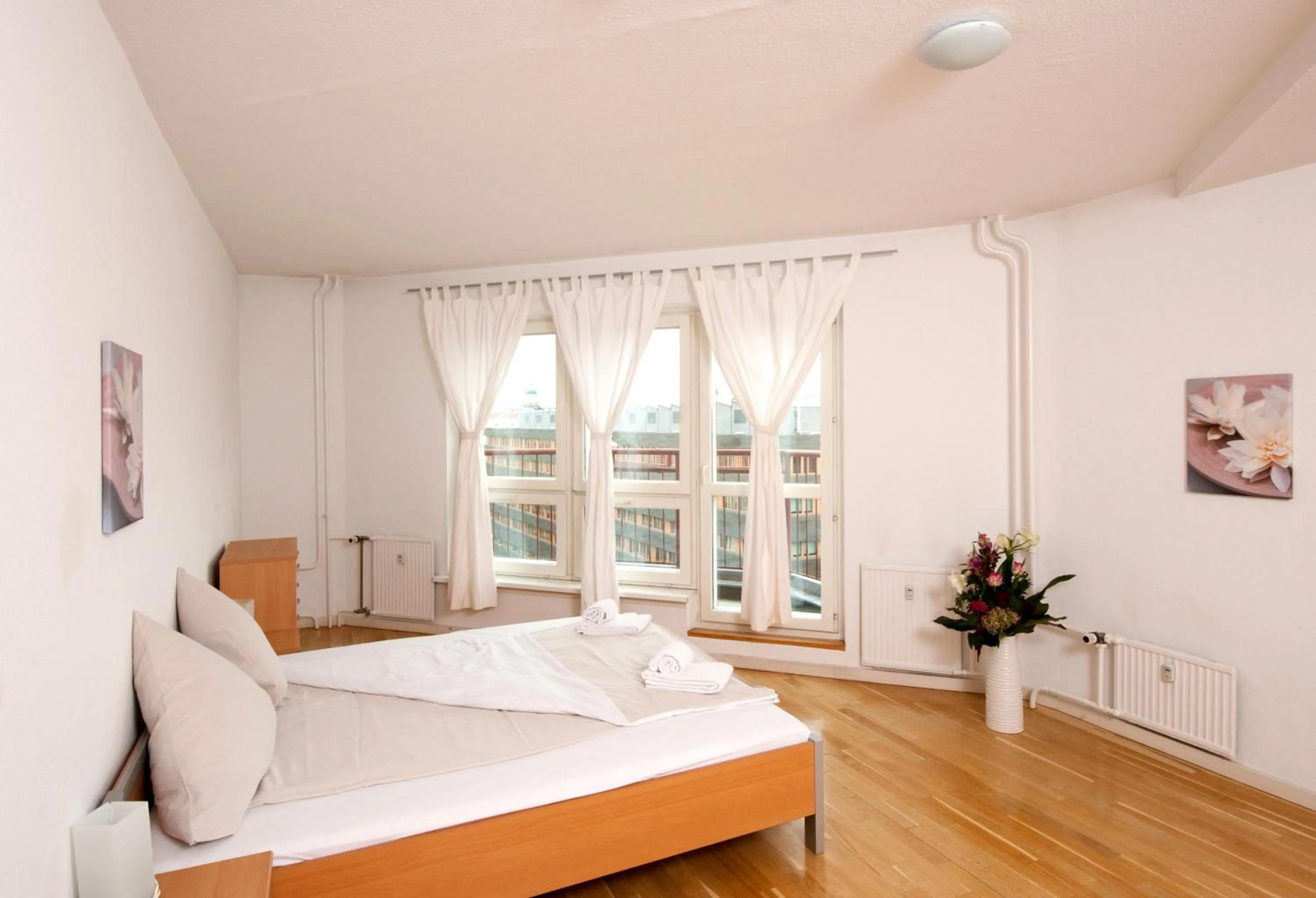 View (from property/room), Bed in Apartments am Brandenburger Tor