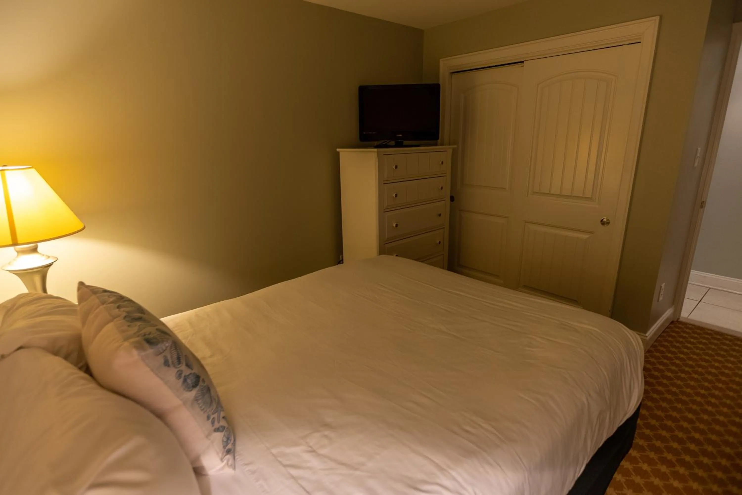 Bed in The Flanders Hotel