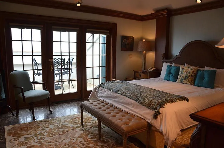 Bed in The Flanders Hotel