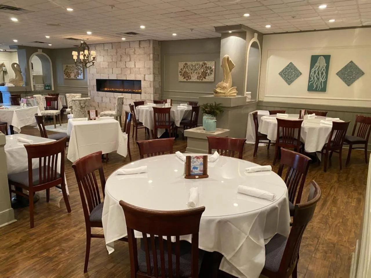 Restaurant/places to eat in The Flanders Hotel