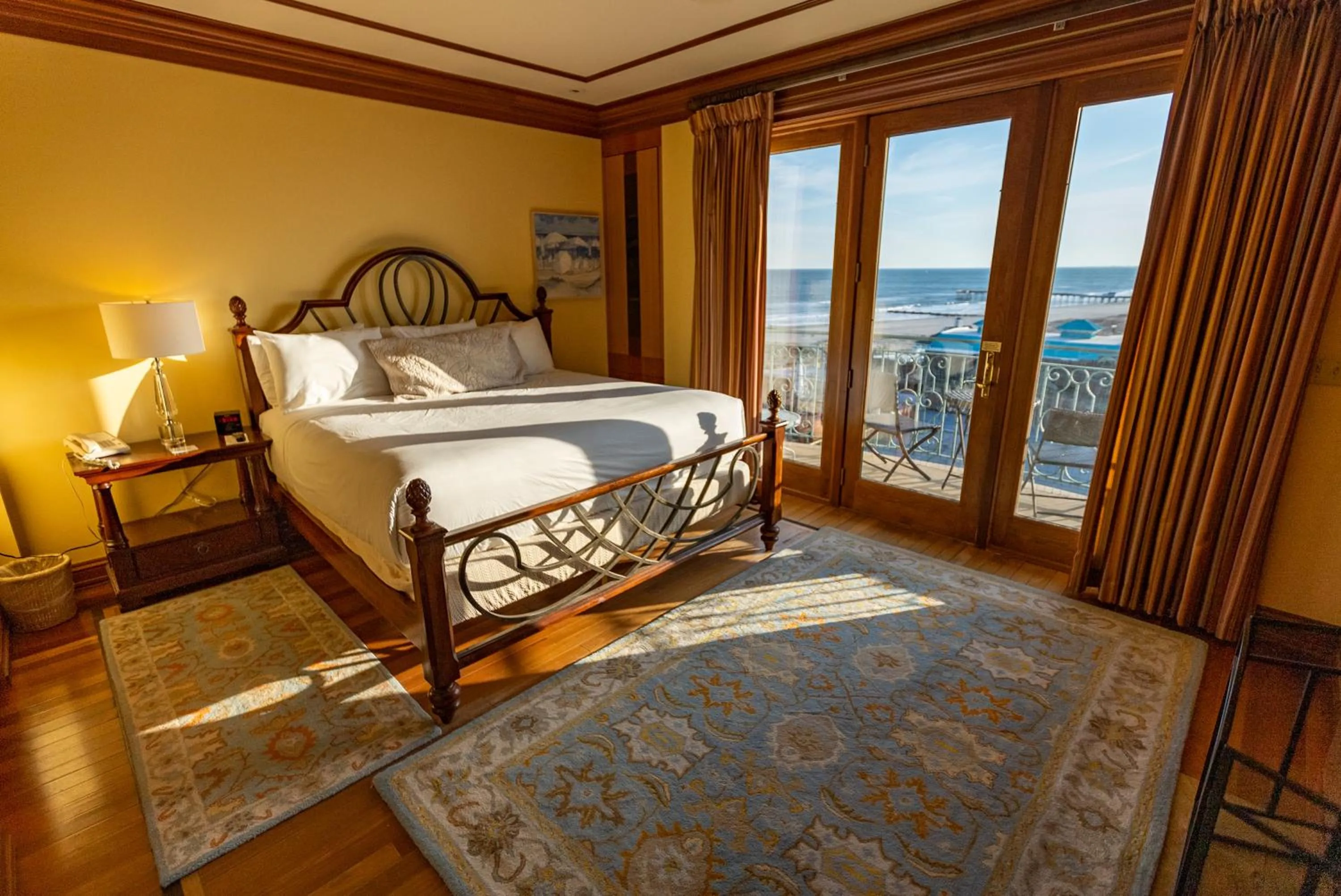 Bed in The Flanders Hotel