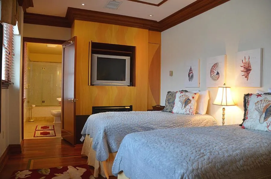 Bed in The Flanders Hotel