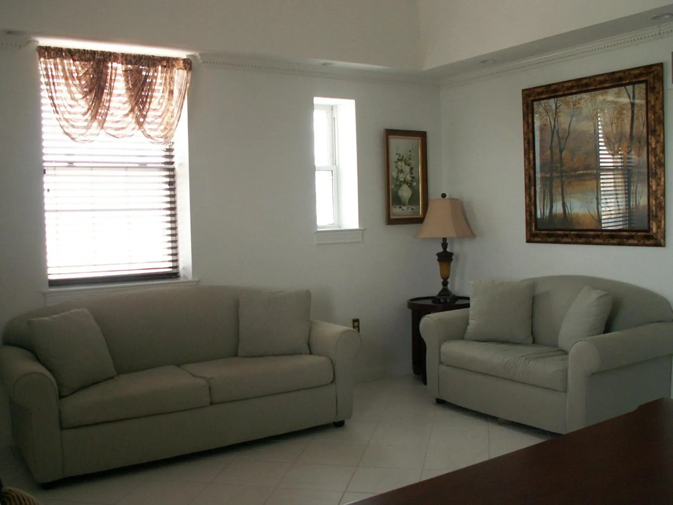 Two-Bedroom Suite in The Flanders Hotel Two-Bedroom Suite in The Flanders Hotel