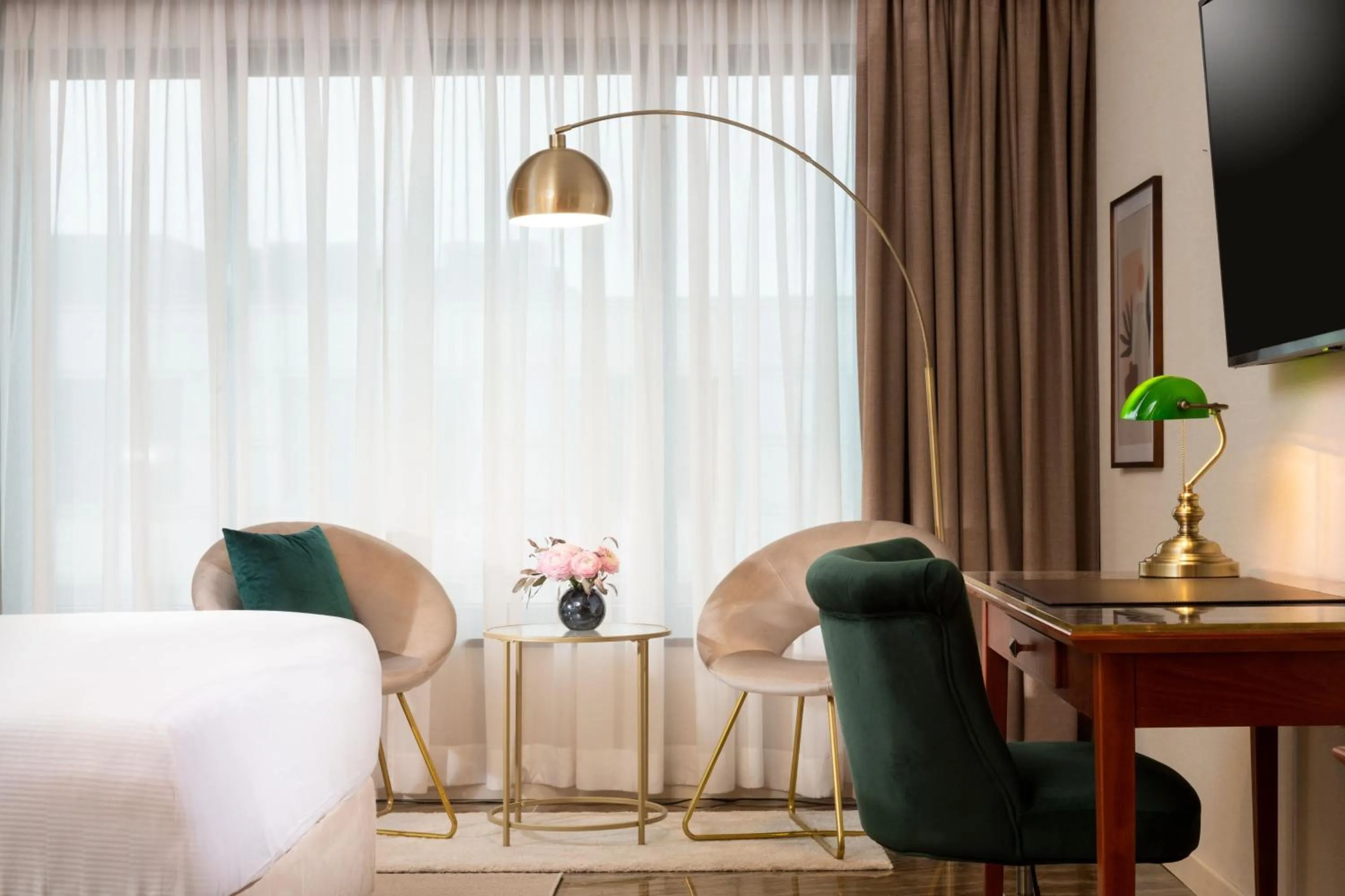 Photo of the whole room, Bed in JW Marriott Hotel Berlin